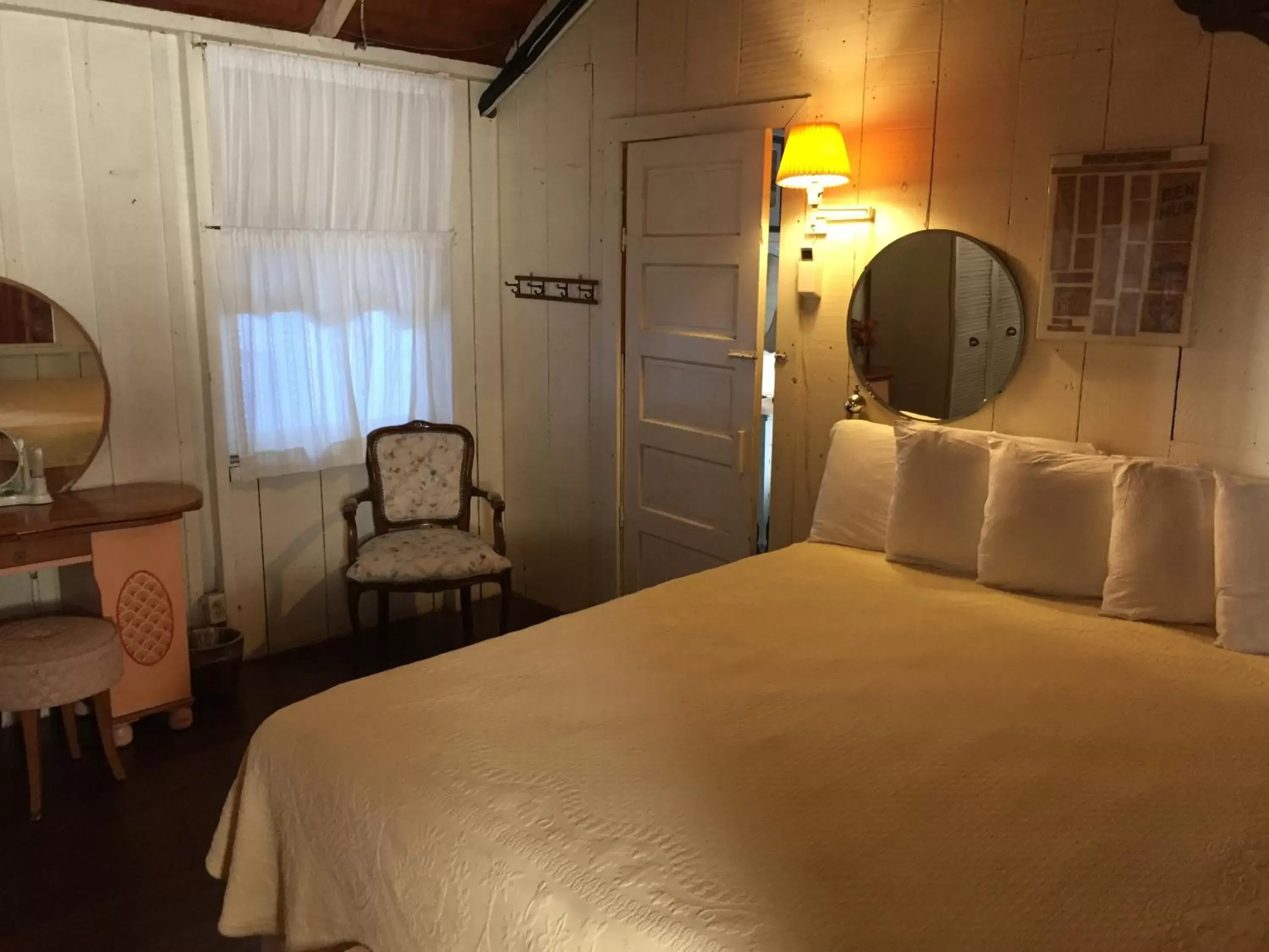 Bedroom, Bed in Catalina Island Seacrest Inn
