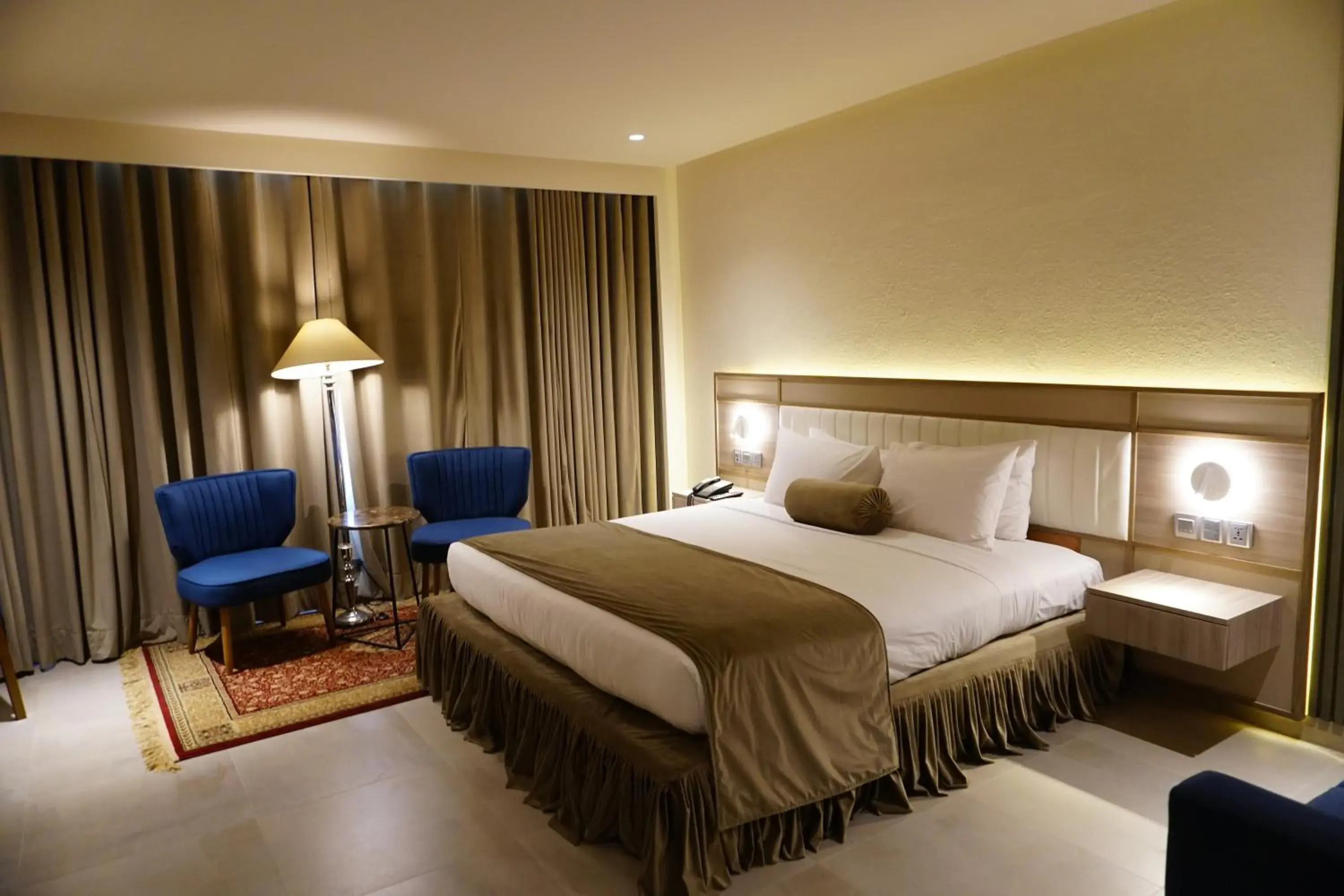 Bed in Regent Plaza Hotel & Convention Center