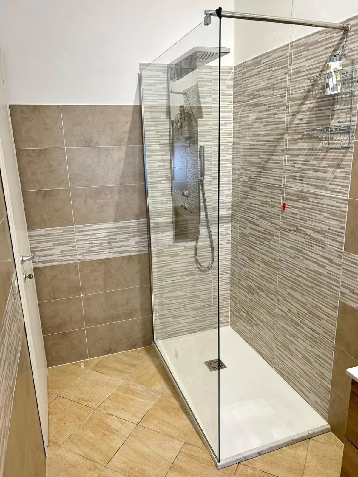 Shower, Bathroom in Amicka B&B