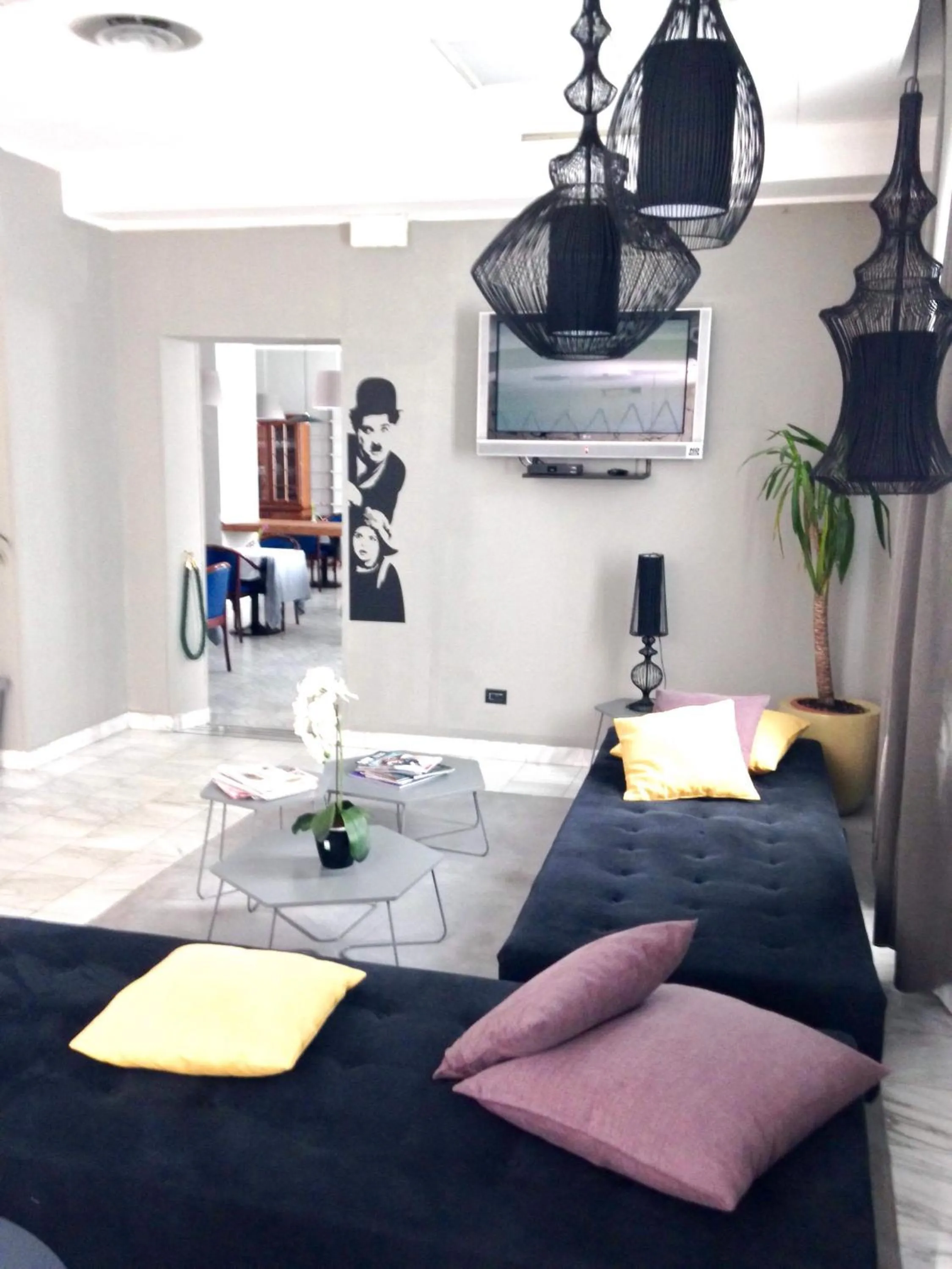 Communal lounge/ TV room in Hotel Ristorante Cervo Malpensa