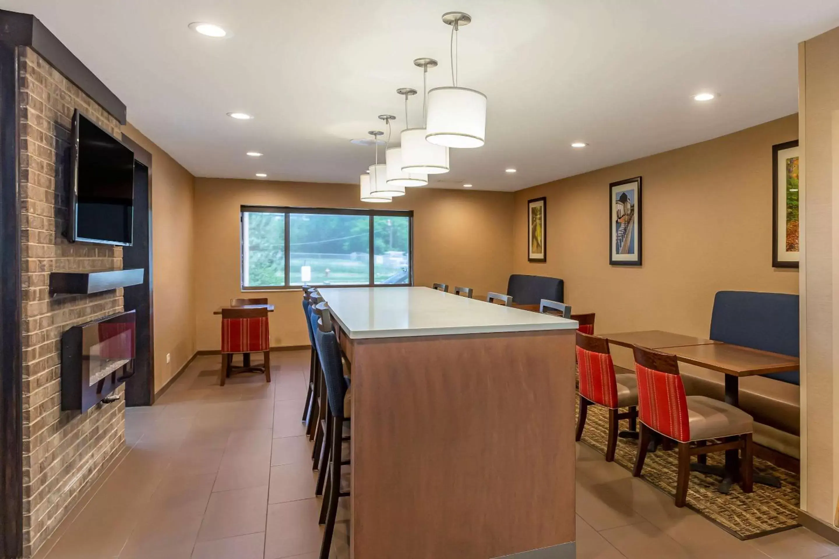 Restaurant/places to eat in Comfort Suites Oakbrook Terrace near Oakbrook Center
