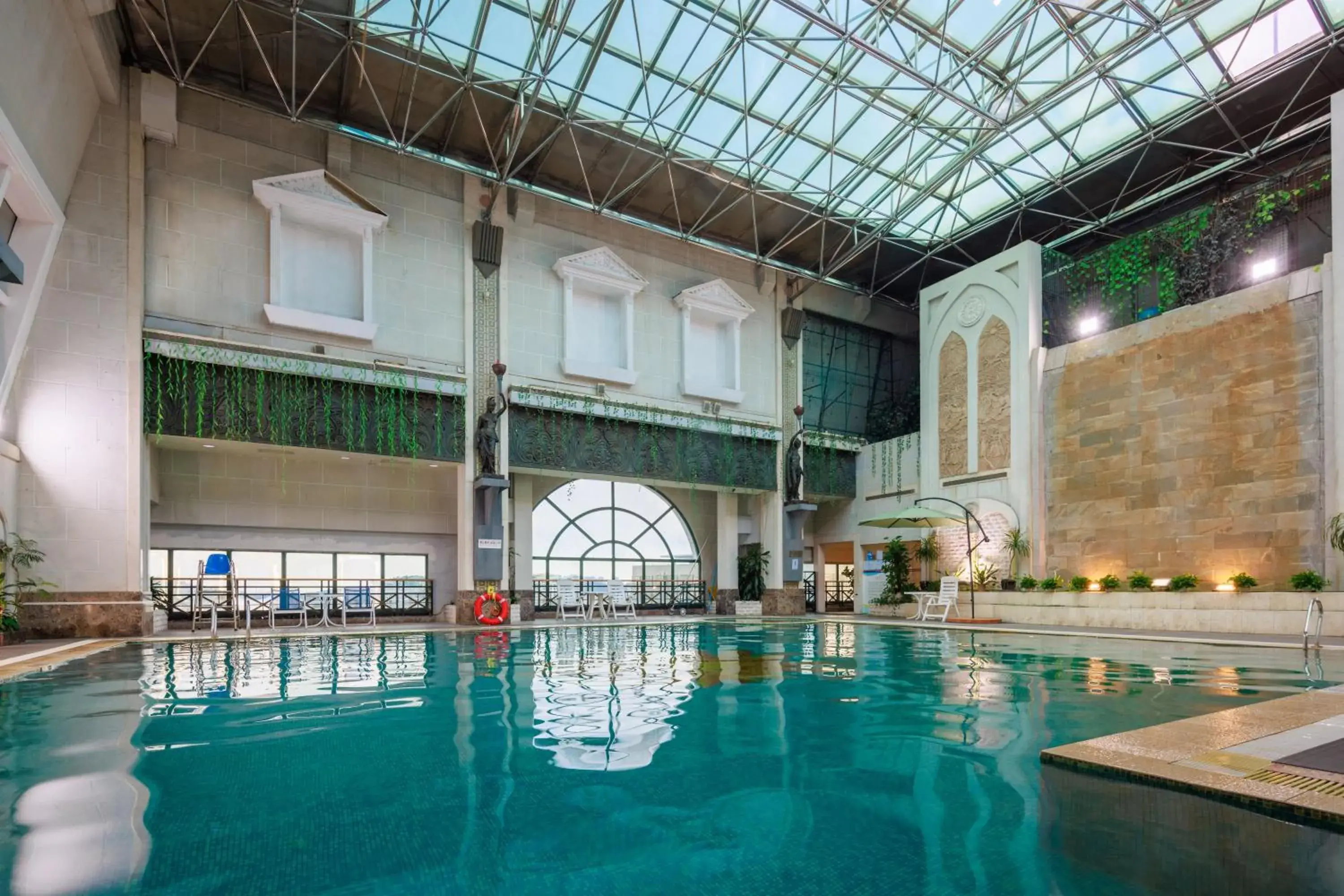 Swimming Pool in Grand Noble Hotel Dongguan