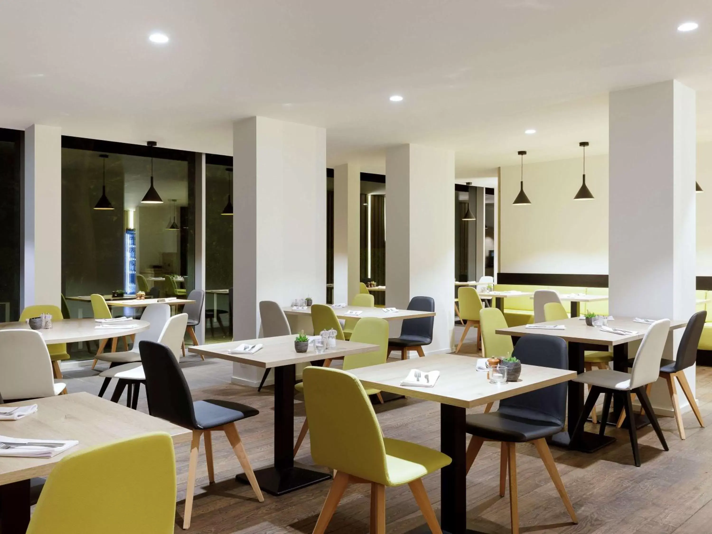 Restaurant/Places to Eat in ibis Styles Kortrijk Expo