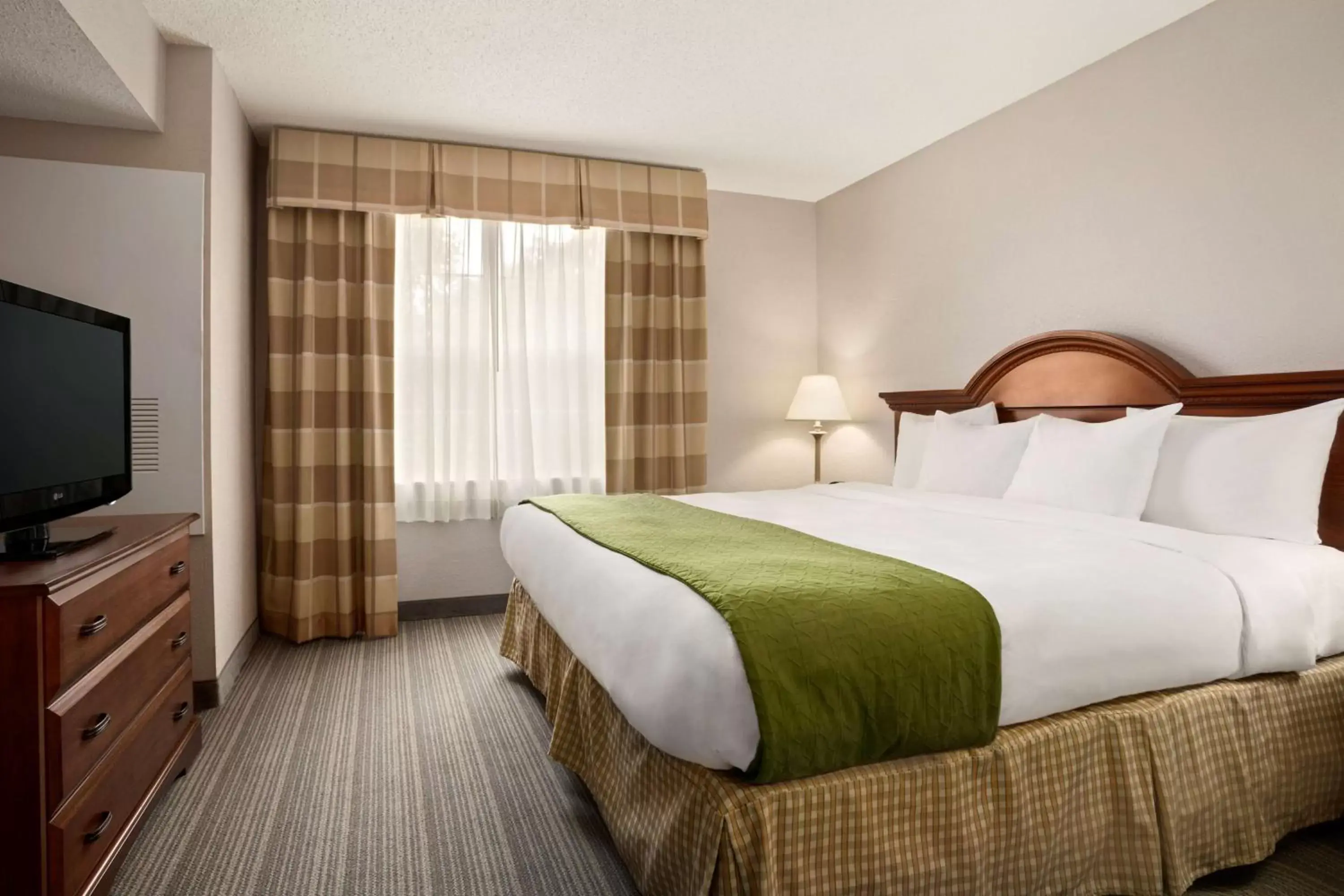 Bed in Country Inn & Suites by Radisson, Charlotte University Place, NC