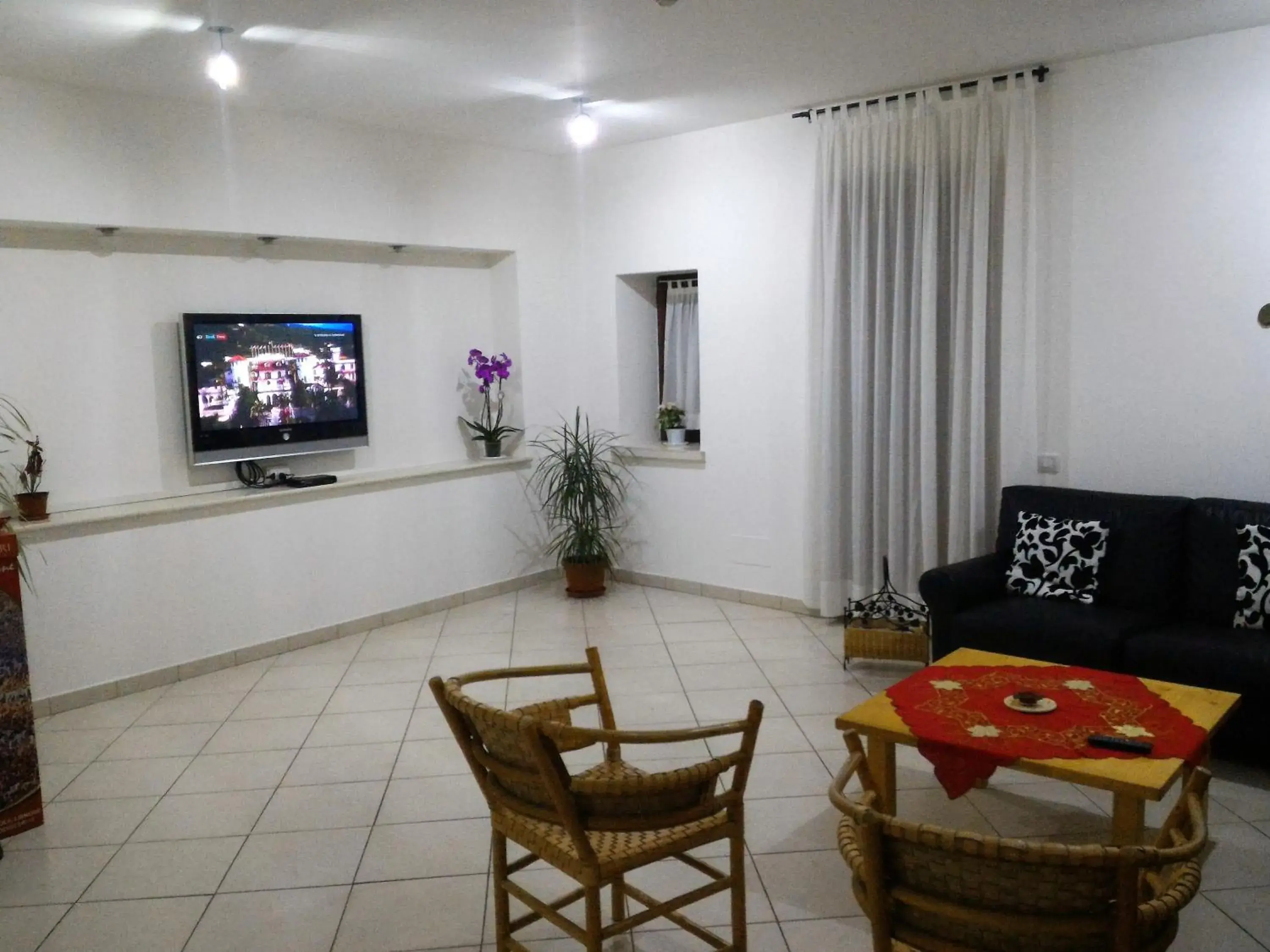 Communal lounge/ TV room, TV/Entertainment Center in Hotel Tre Ceri