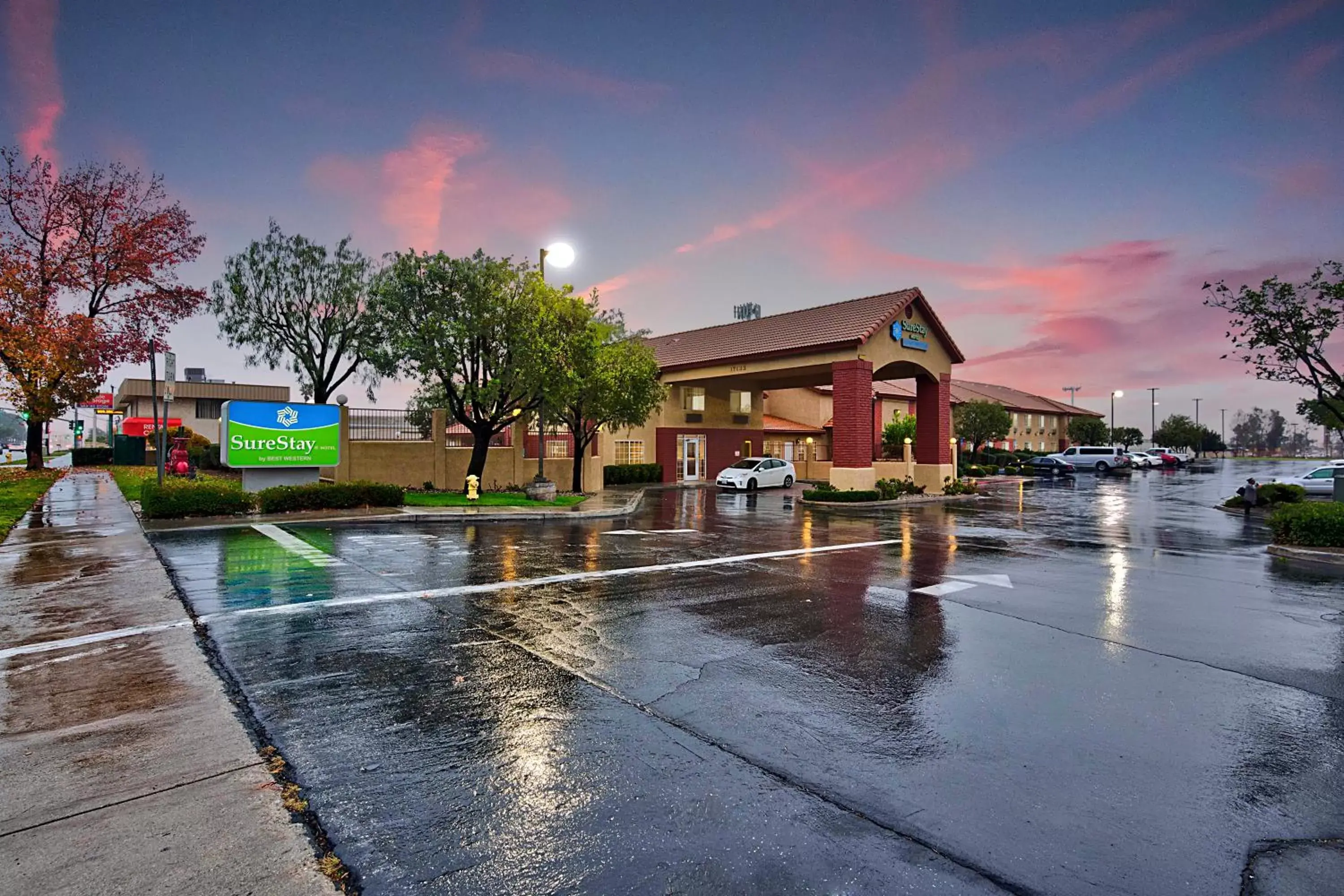 Facade/entrance, Property Building in SureStay Hotel by Best Western Fontana