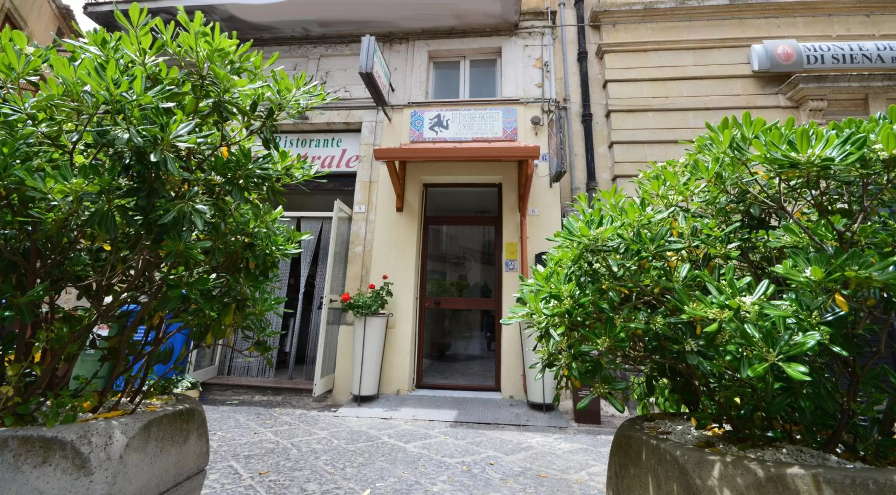 Facade/entrance, Property Building in B&B Centro Sicilia