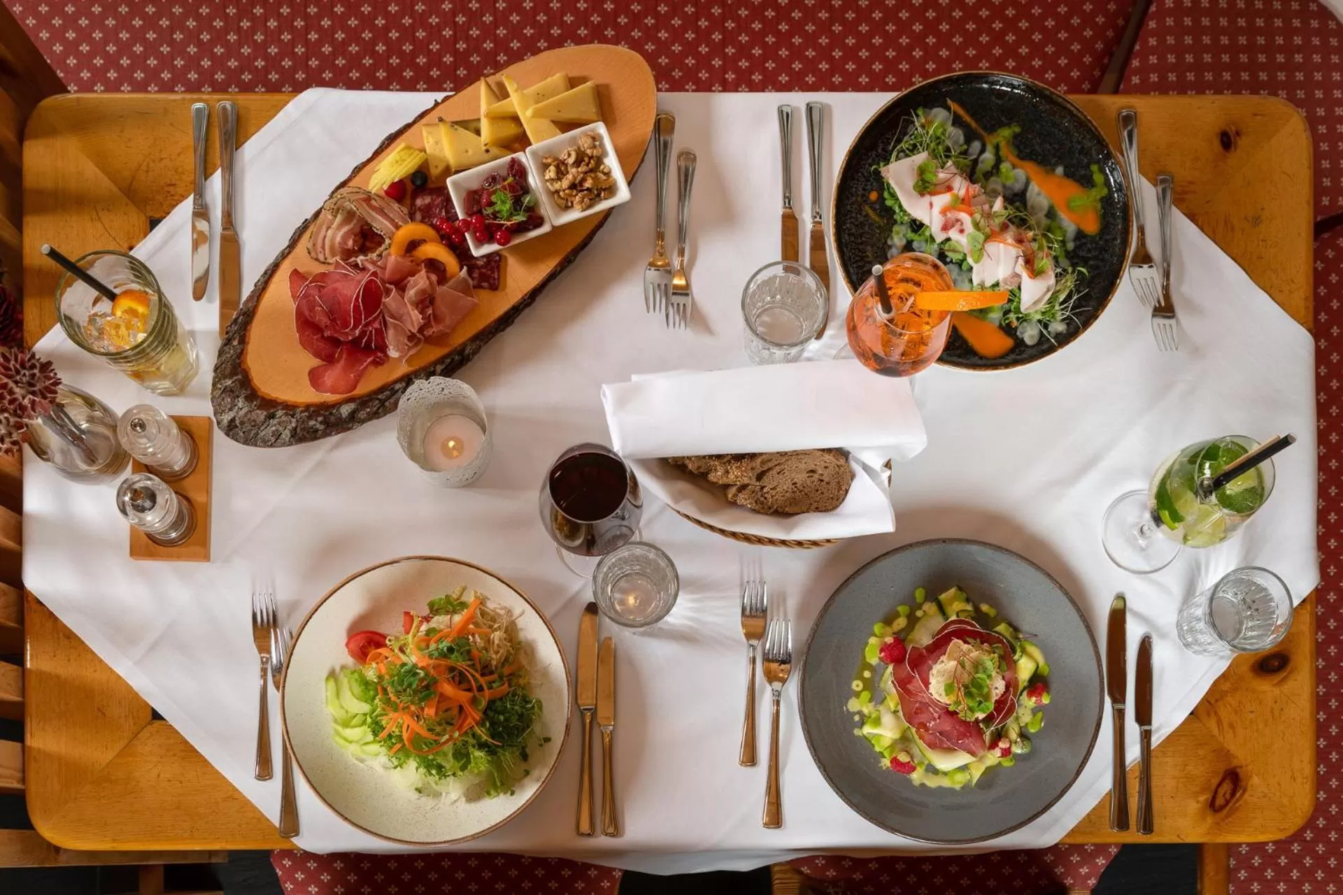 Restaurant/places to eat in Berghotel Randolins