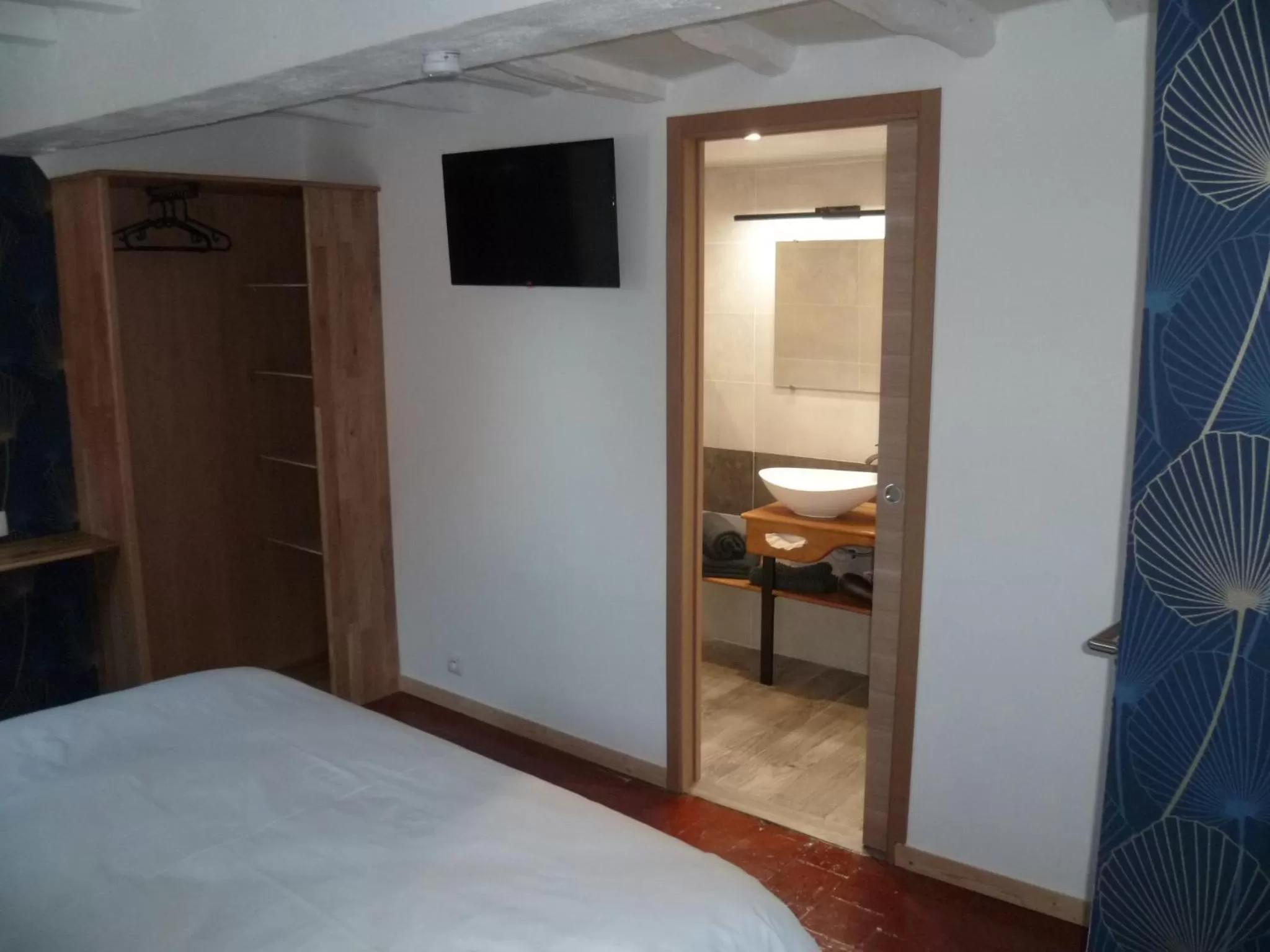 Bathroom, Bed in Au repos de la licorne