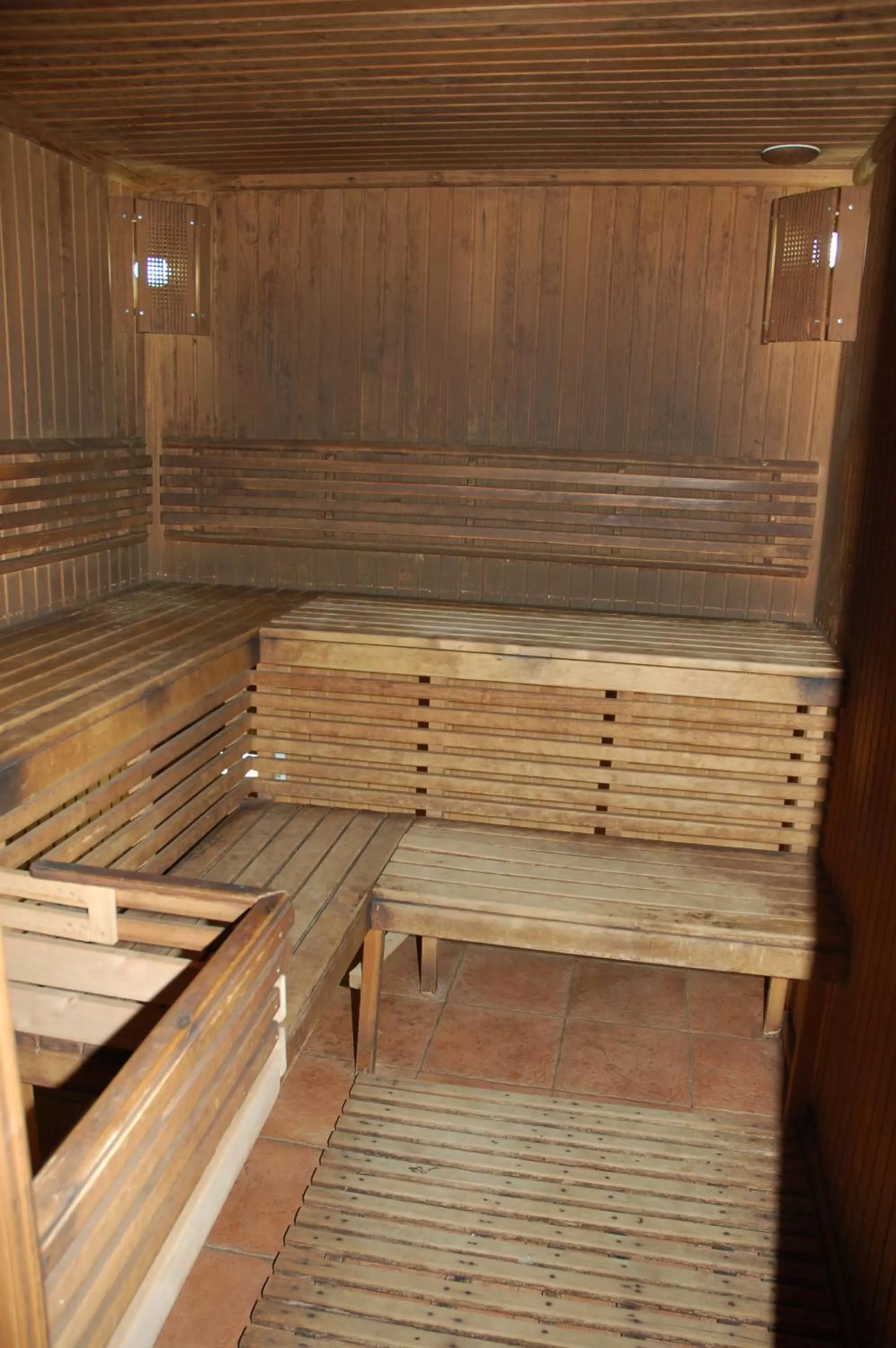 Restaurant/places to eat in Galian Hotel