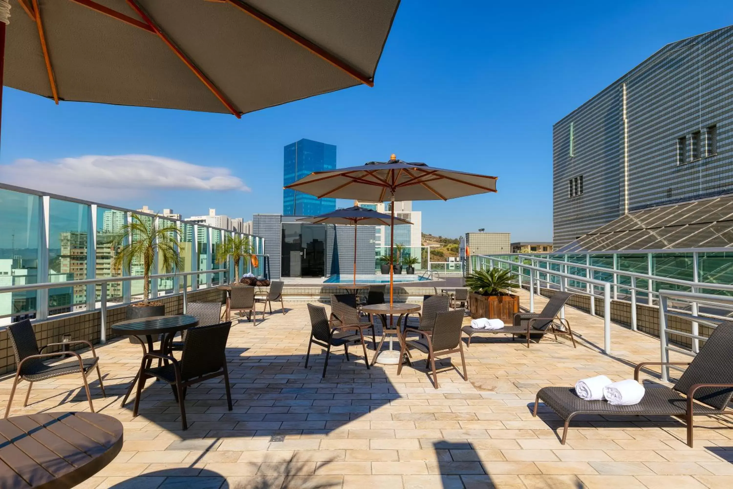 Swimming pool in Mercure Belo Horizonte Vila da Serra