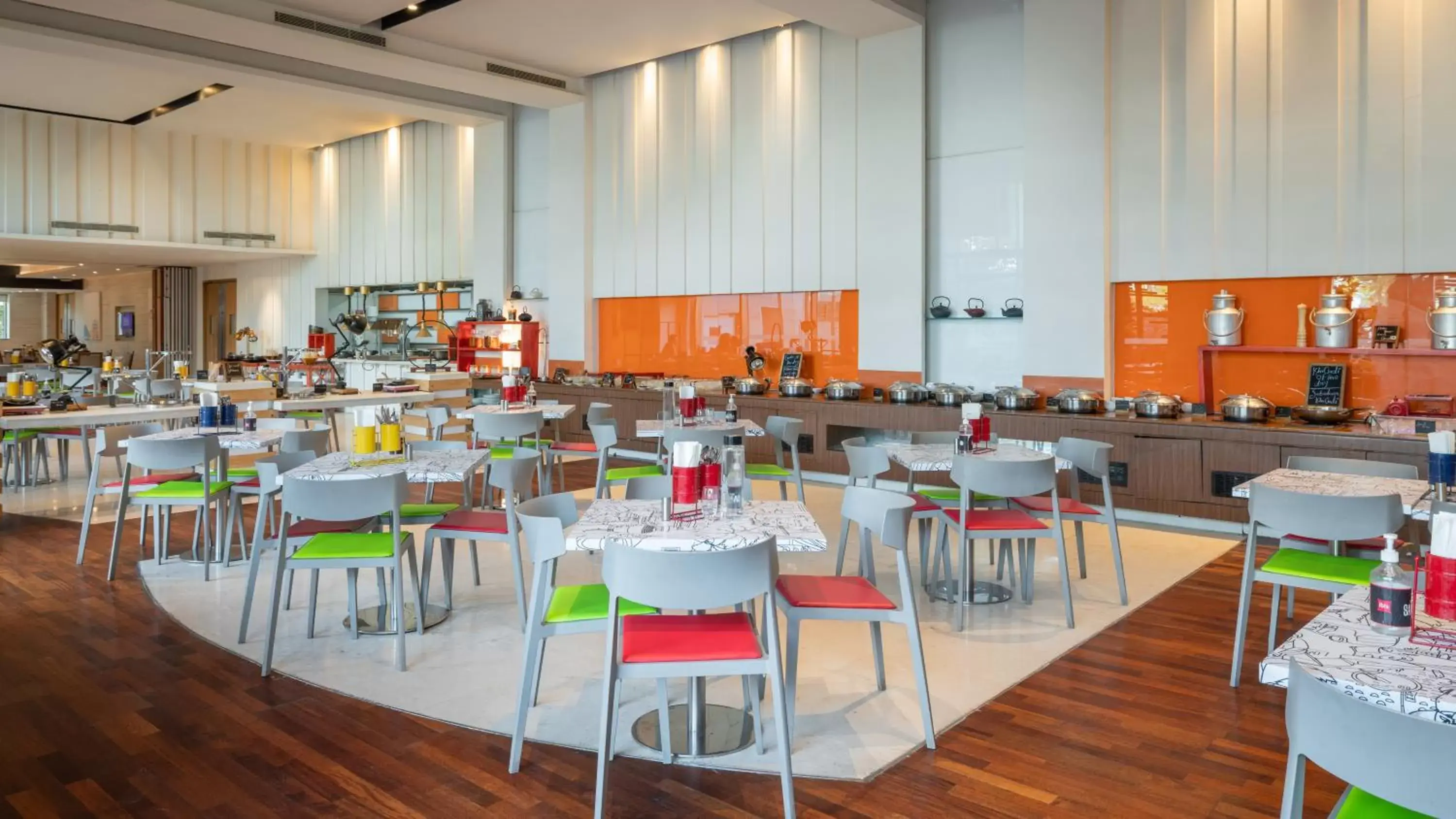 Restaurant/Places to Eat in ibis New Delhi Aerocity - An AccorHotels Brand