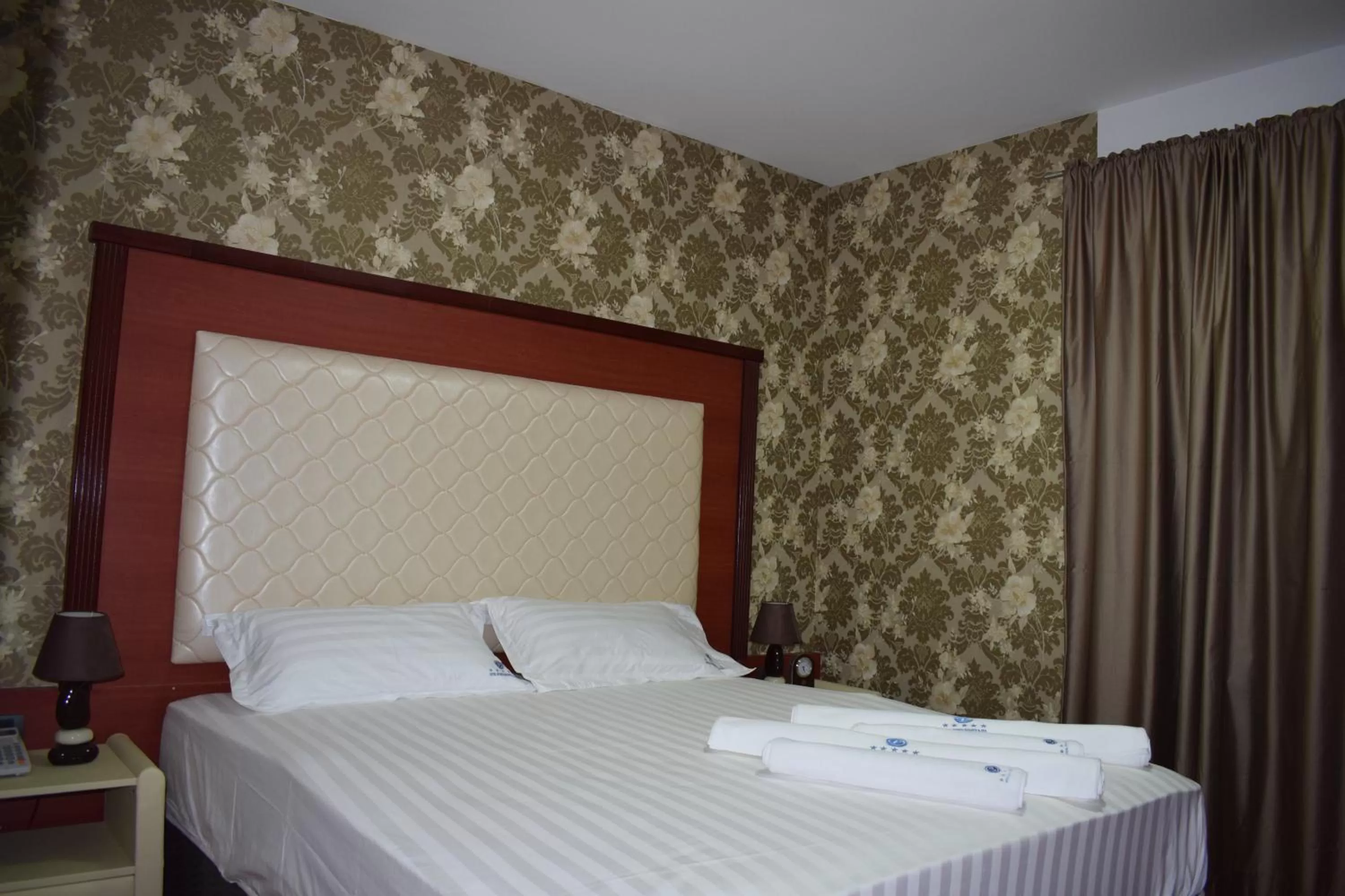 Photo of the whole room, Bed in Petriti & Spa
