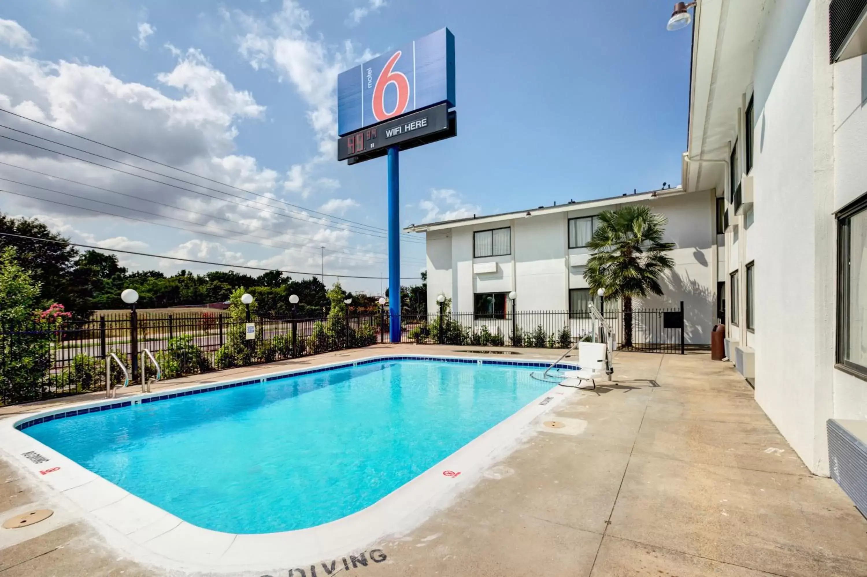 Decorative detail, Swimming Pool in Motel 6-Dallas, TX - South