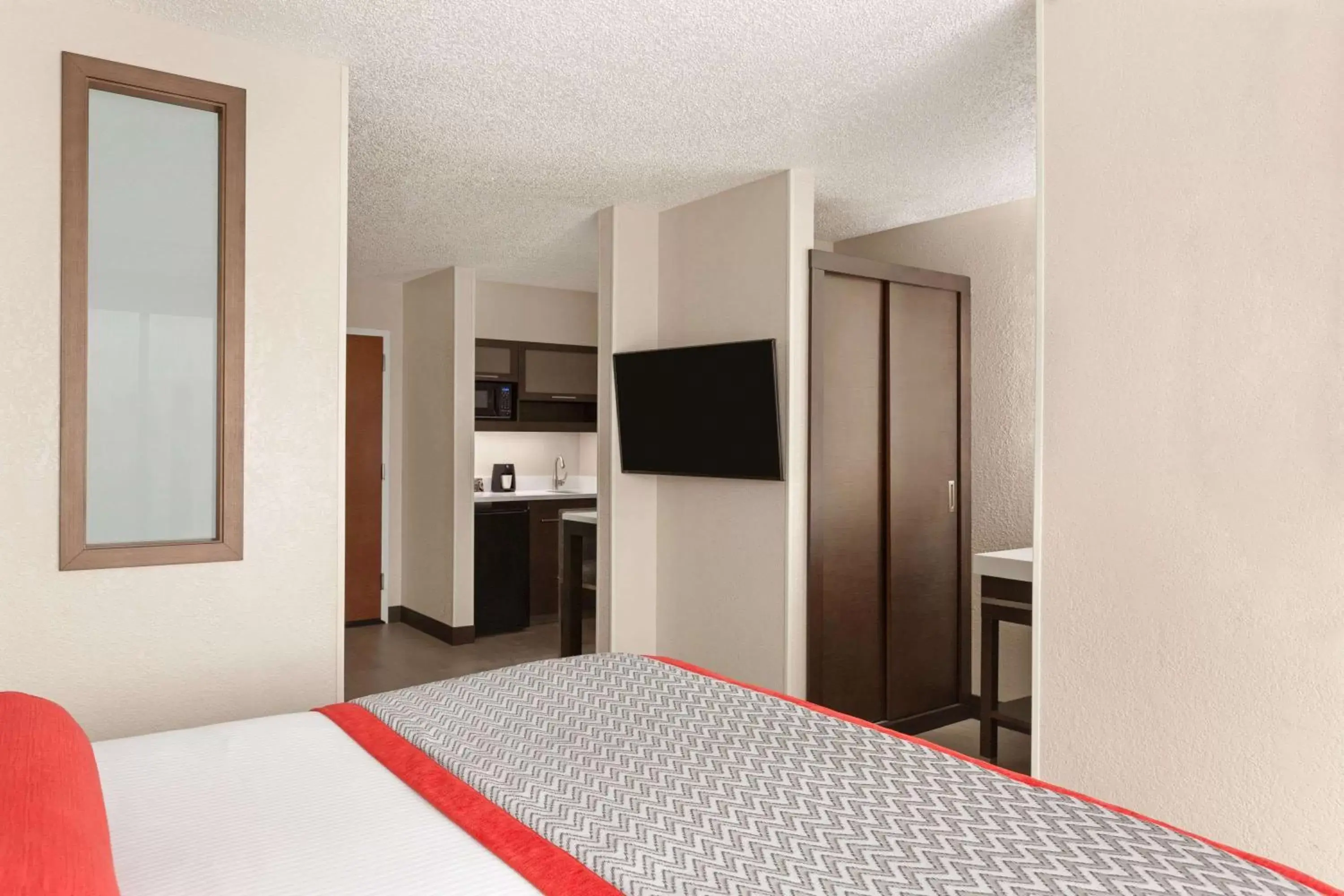 Photo of the whole room, Bed in Ramada by Wyndham Suites Orlando Airport