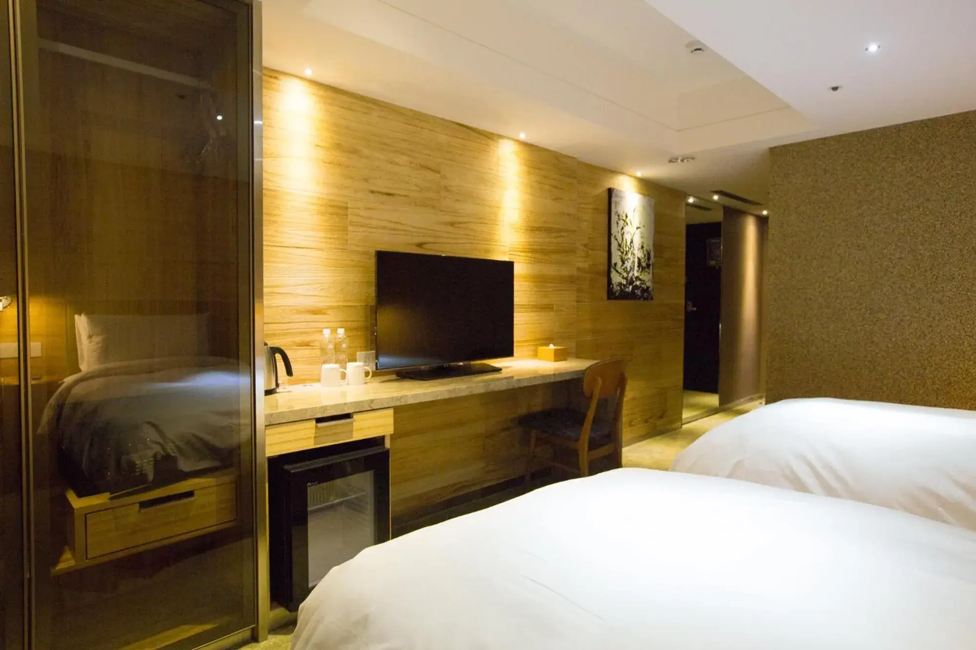 TV and multimedia, Bed in Inhouse Hotel Taichung