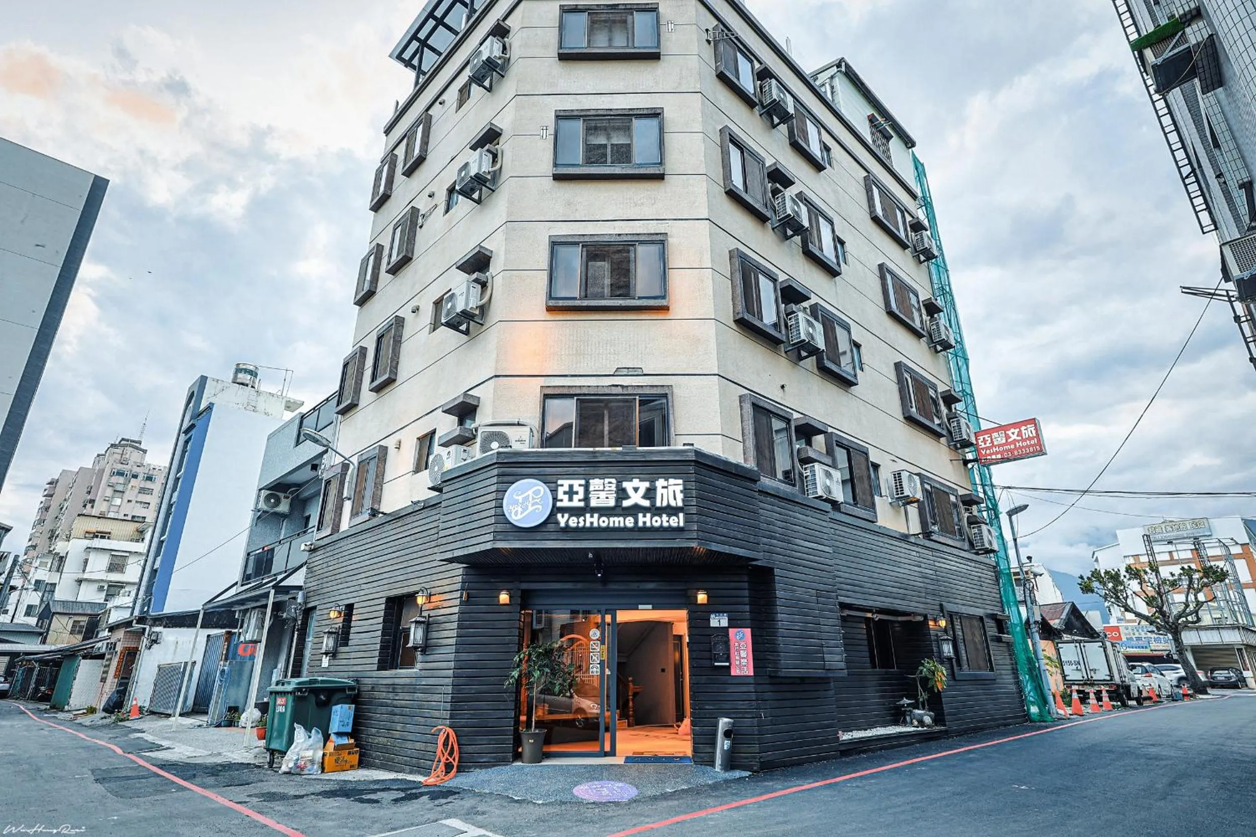 Property building in 亞馨文旅 近東大門夜市 有免費停車場 可自助入住
