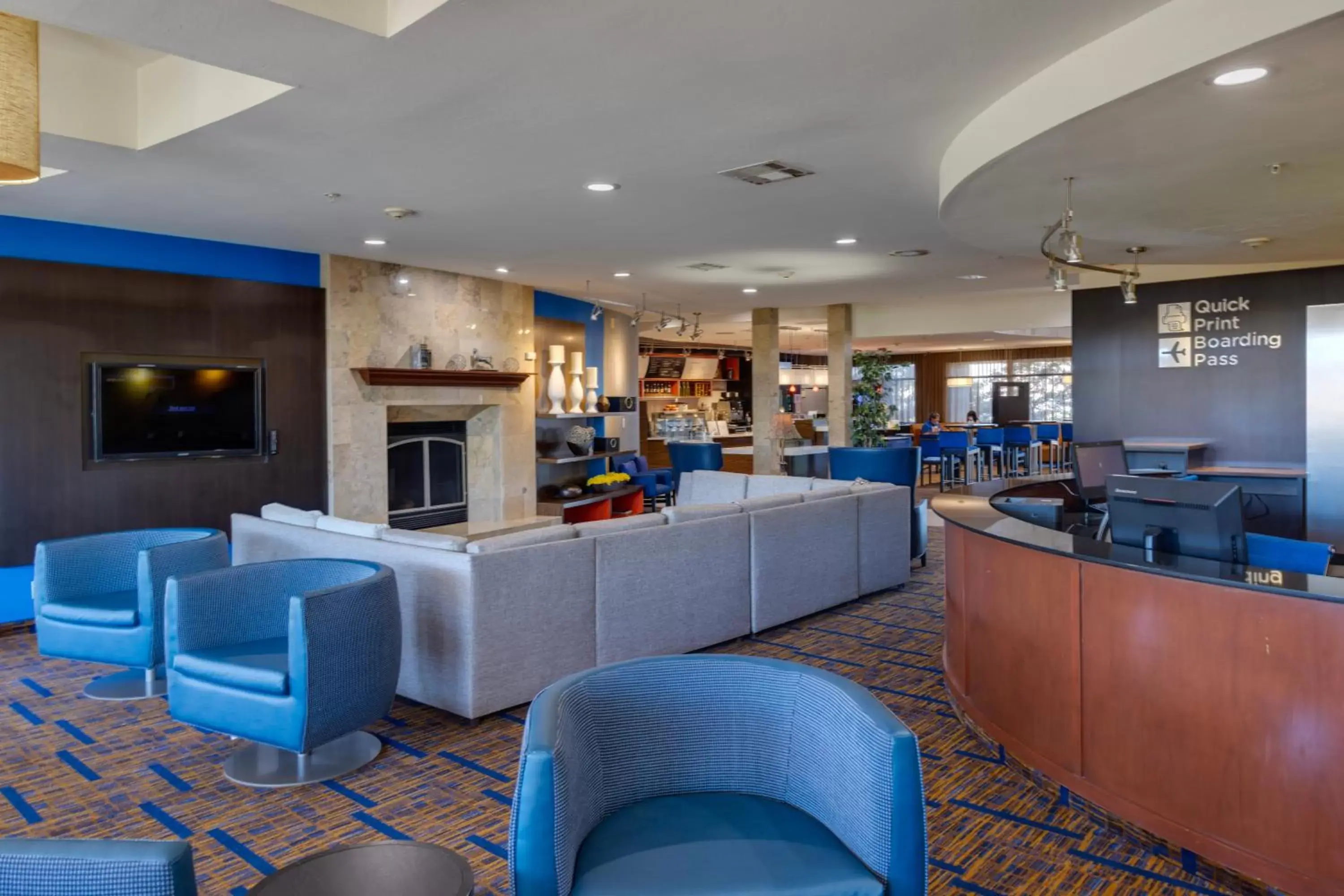 Communal lounge/ TV room, Lounge/Bar in Courtyard by Marriott Oklahoma City North/Quail Springs