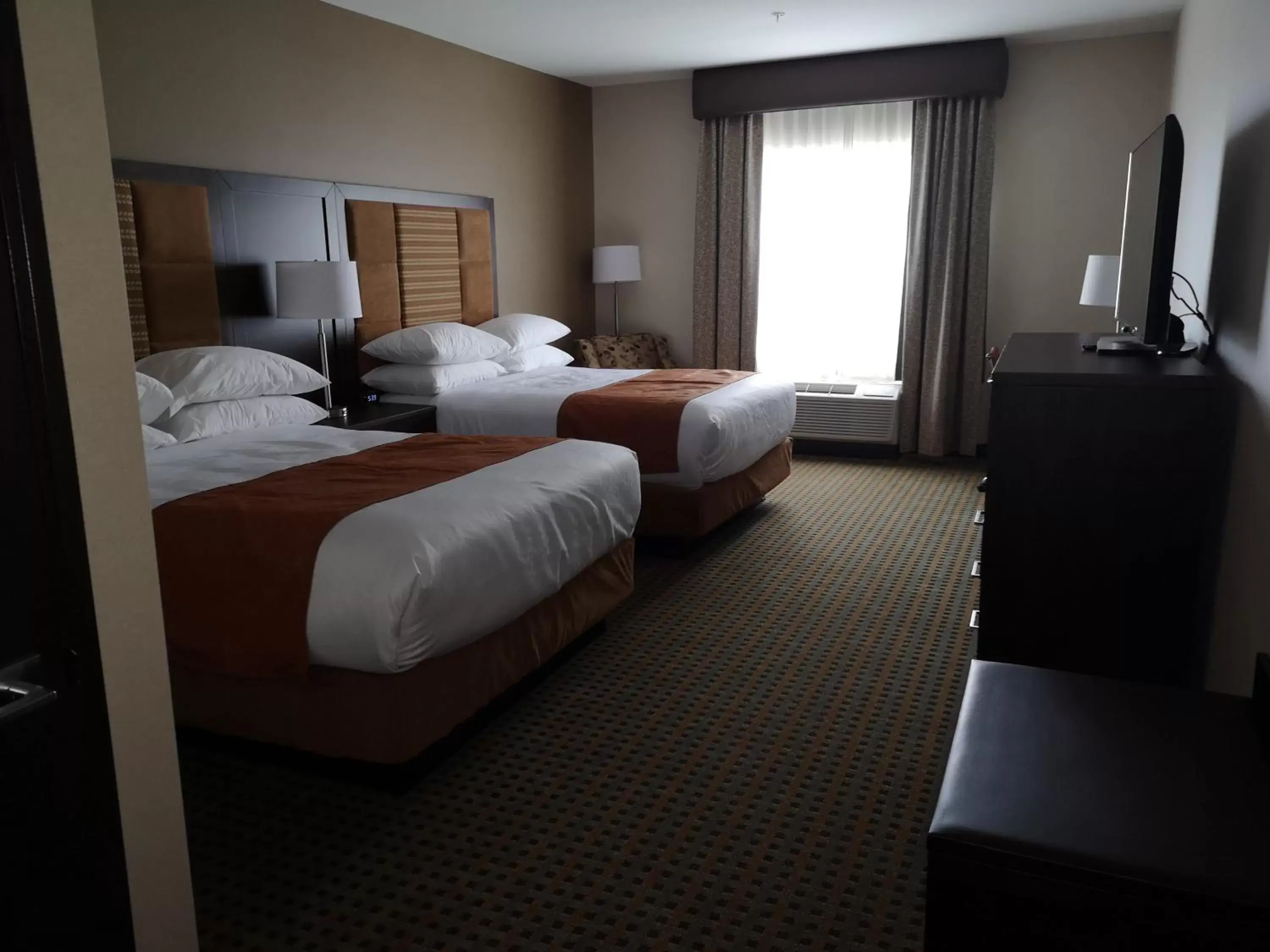 TV and multimedia, Bed in Best Western Plus Hinton Inn & Suites