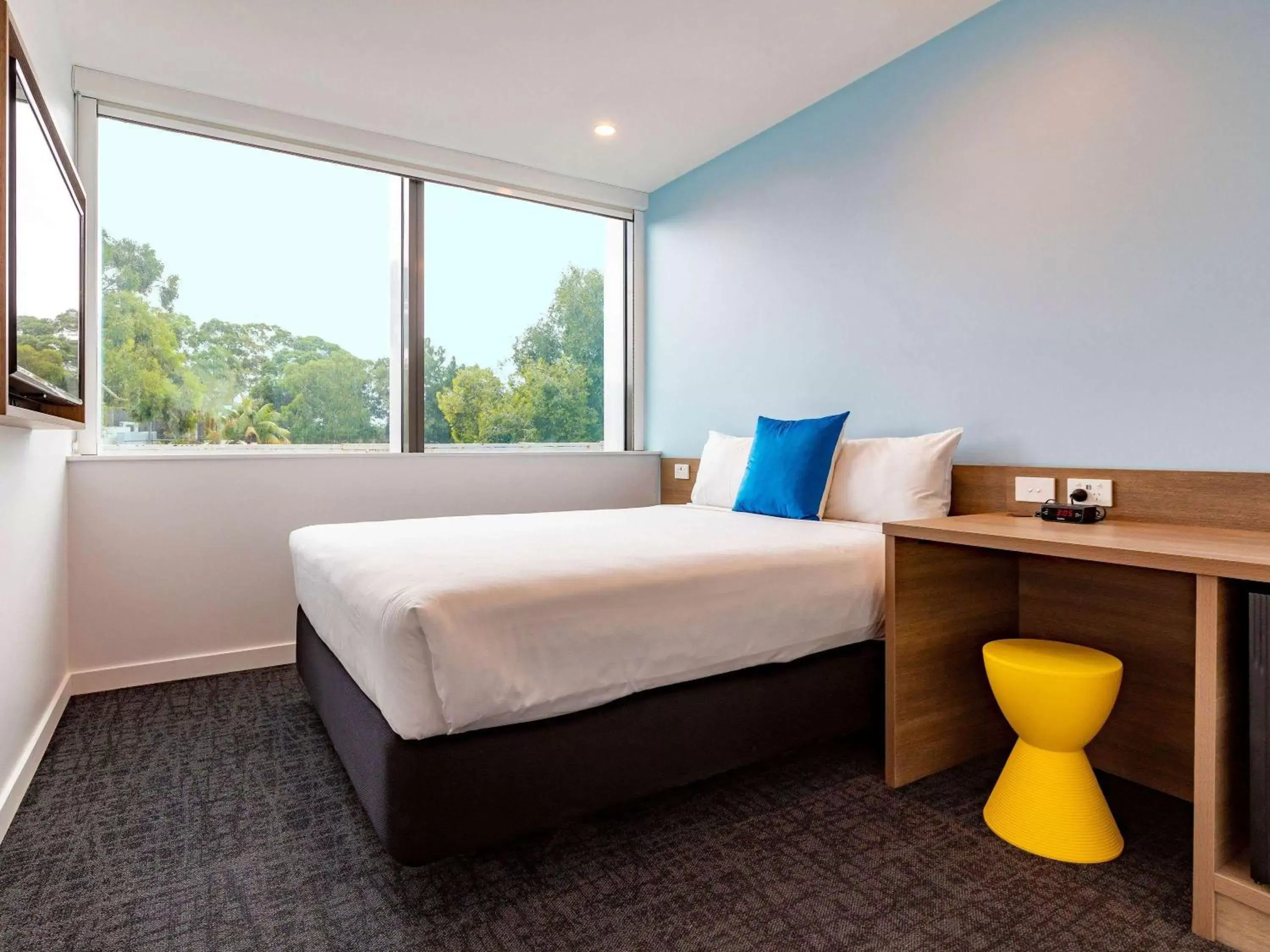 Bedroom, Bed in ibis budget Sydney Airport