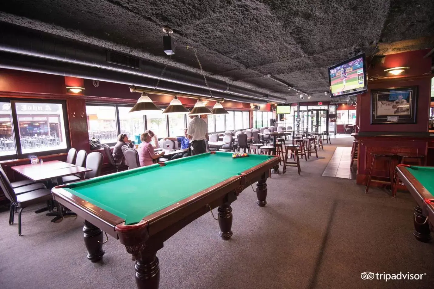 Restaurant/places to eat, Billiards in The Business Inn