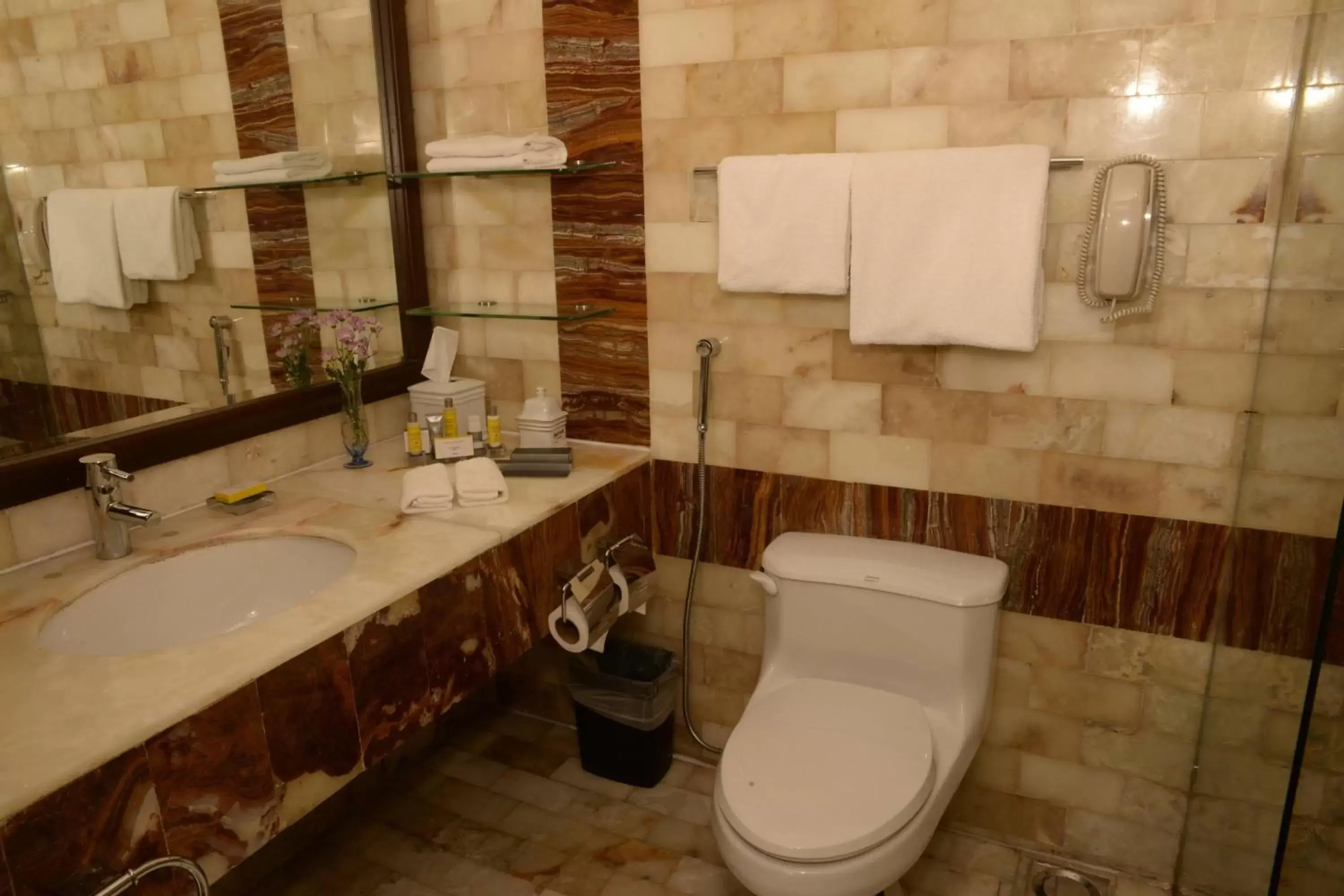 Bathroom in Karachi Marriott Hotel