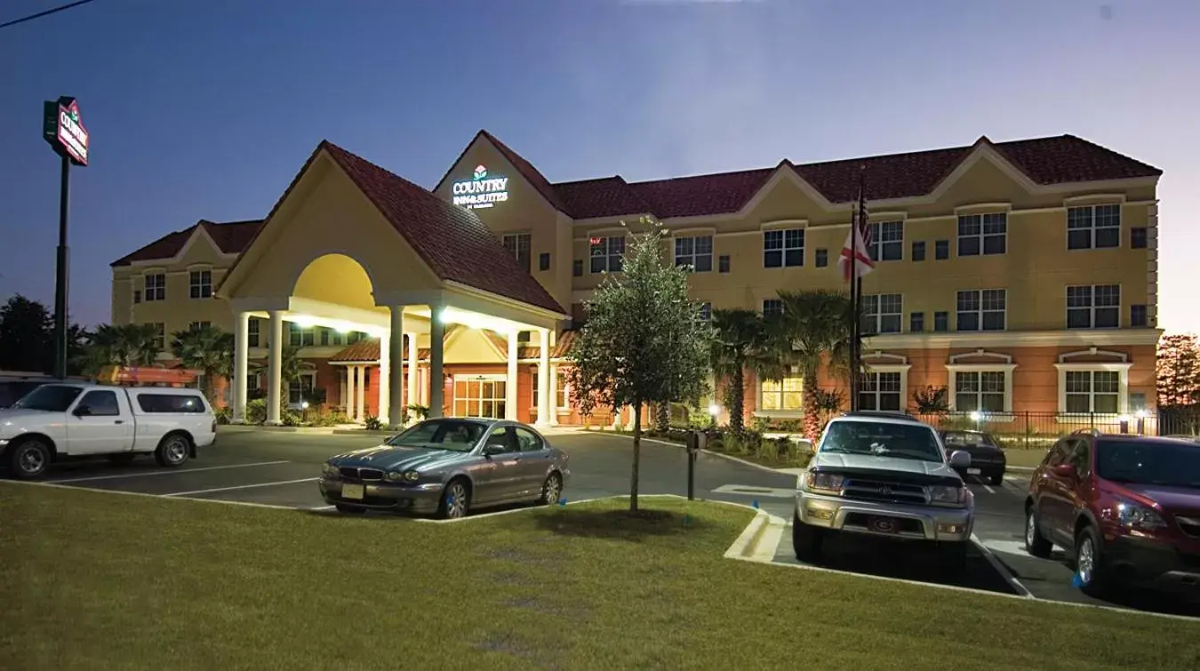 Facade/entrance, Property Building in Country Inn & Suites by Radisson, Crestview, FL