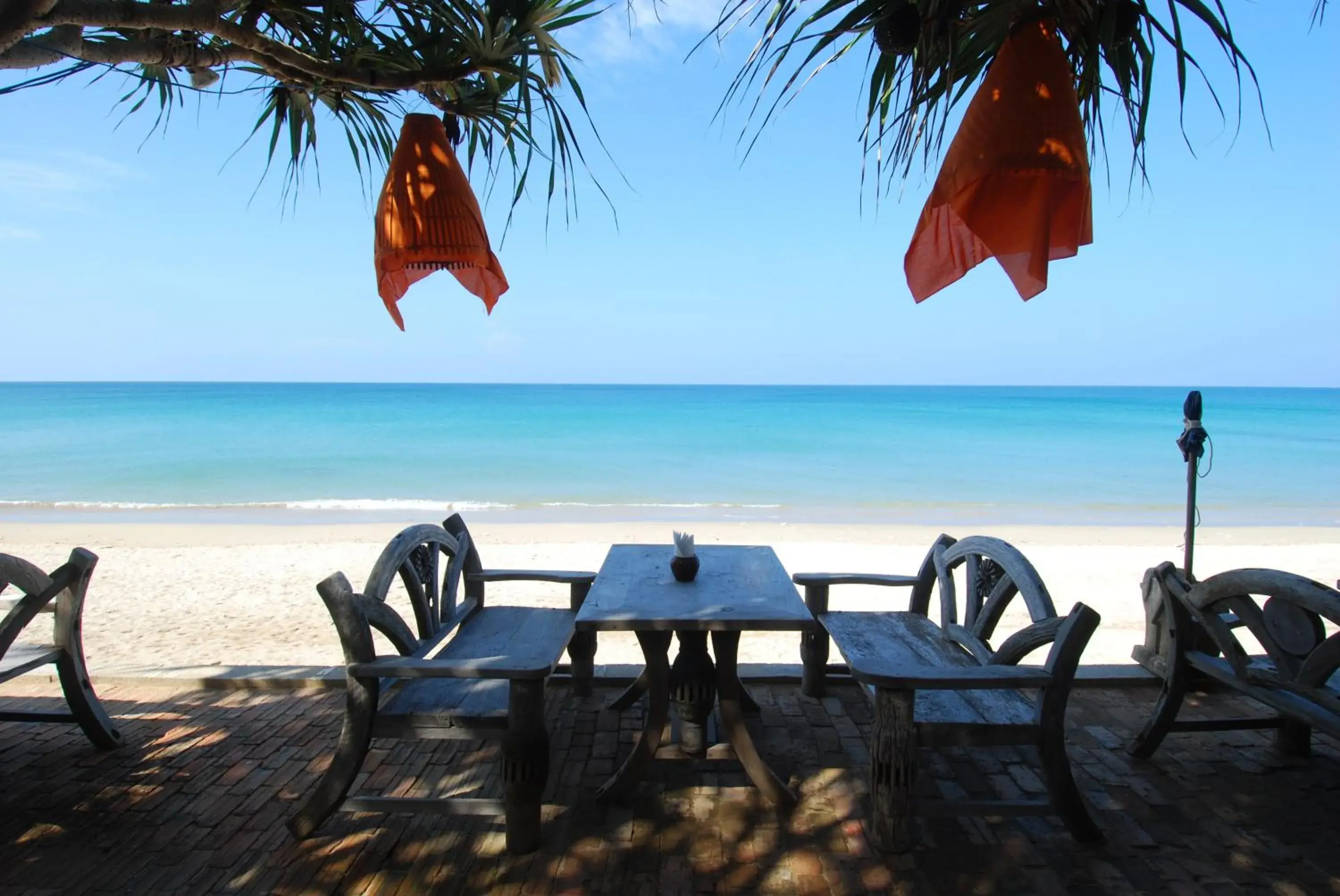 Restaurant/places to eat, Beach in Clean Beach Resort