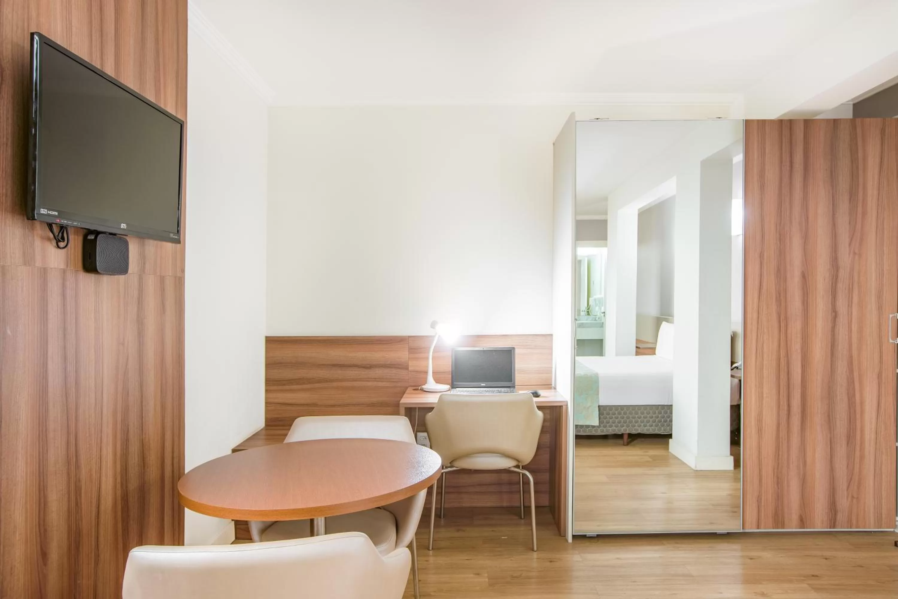 TV and multimedia, Bed in Iate Hotel Centro Florianópolis