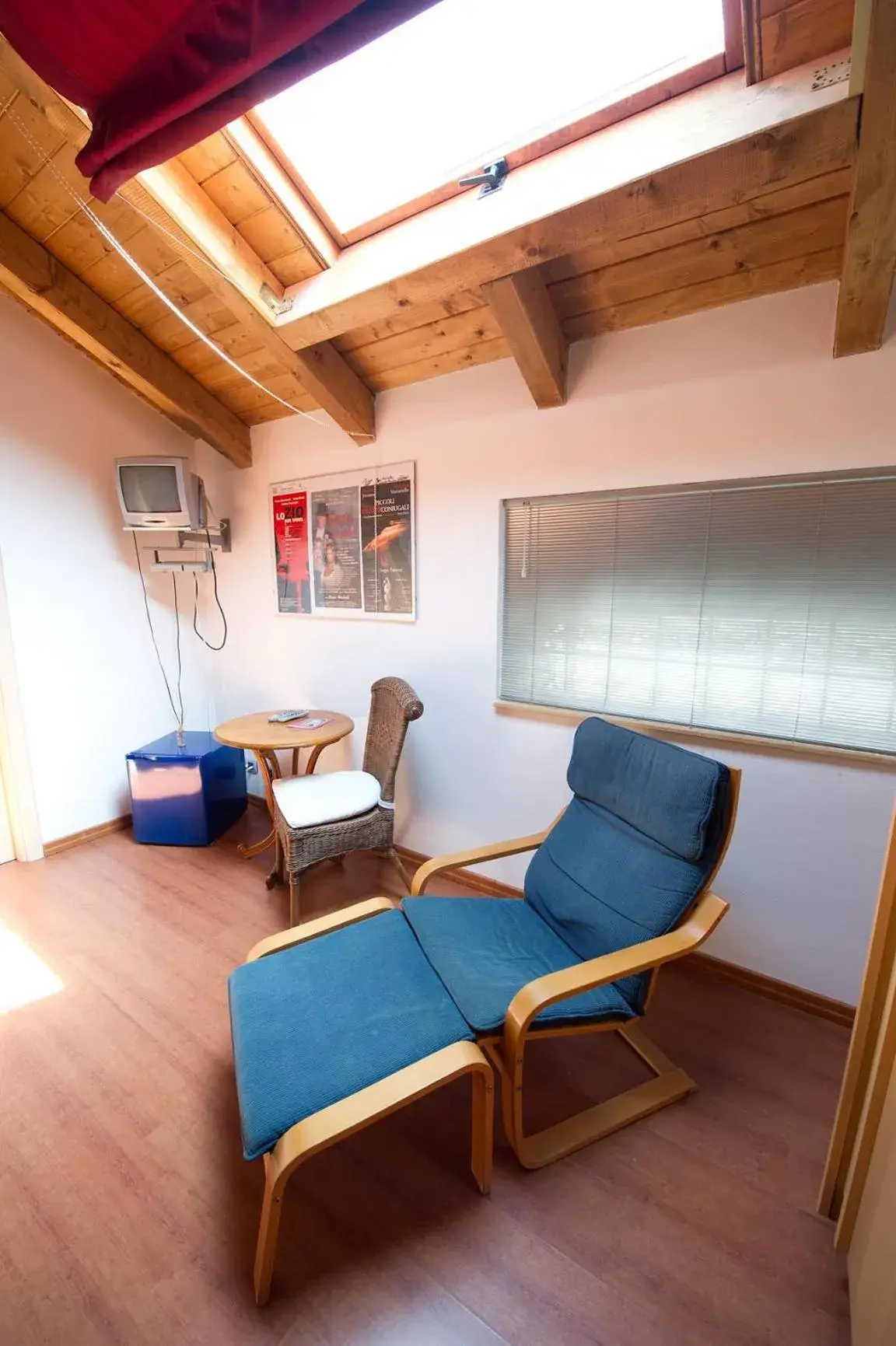Photo of the whole room, Seating Area in Albergo Cavallino