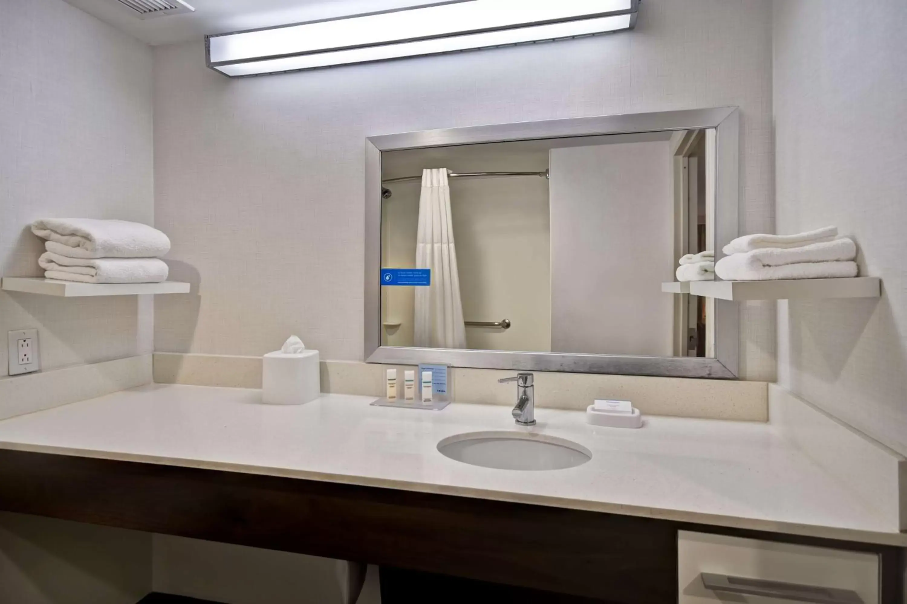 Bathroom in Hampton Inn NY-JFK Bathroom in Hampton Inn NY-JFK