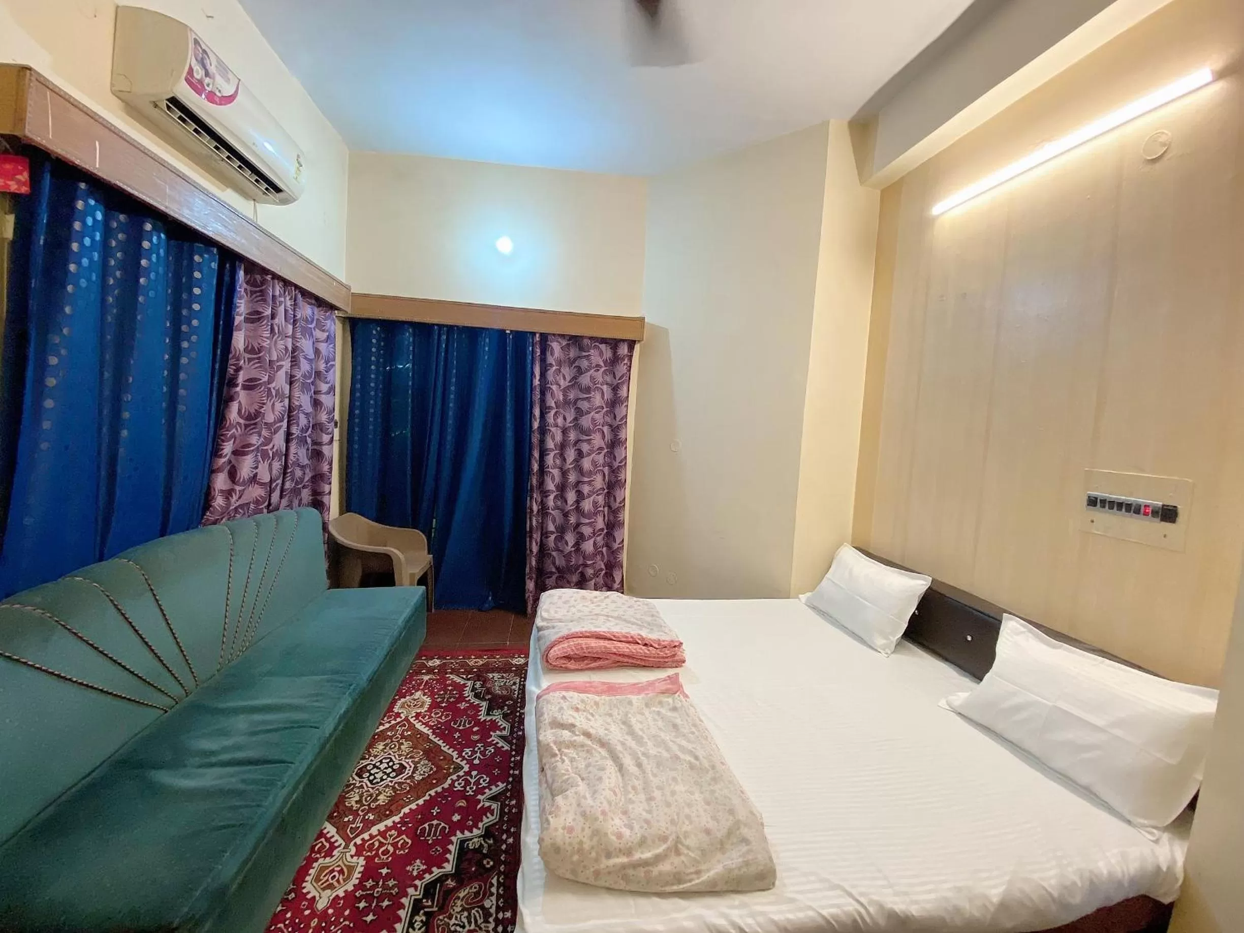 Bed in Pitambra Vishranti Grah