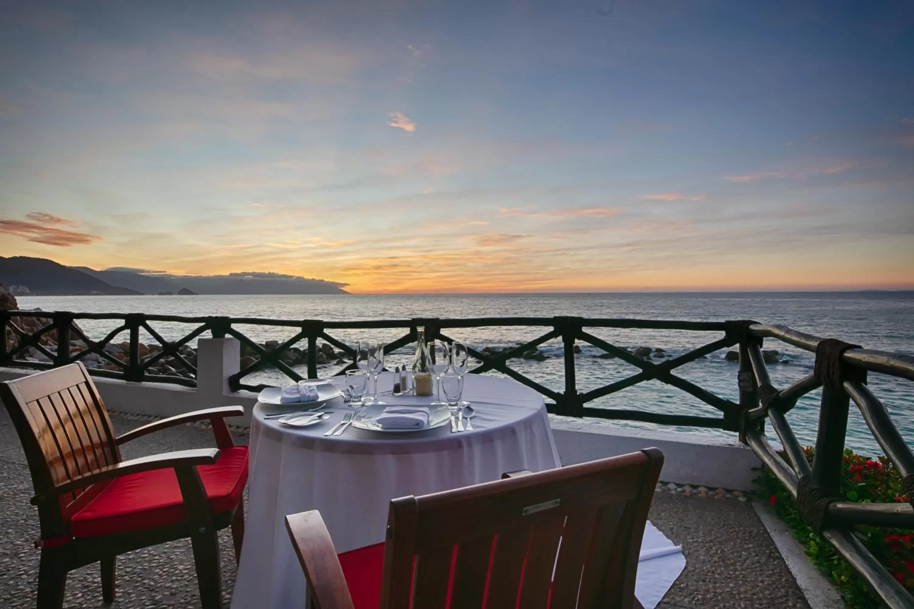 Restaurant/places to eat, Sunrise/Sunset in Costa Sur Resort & Spa