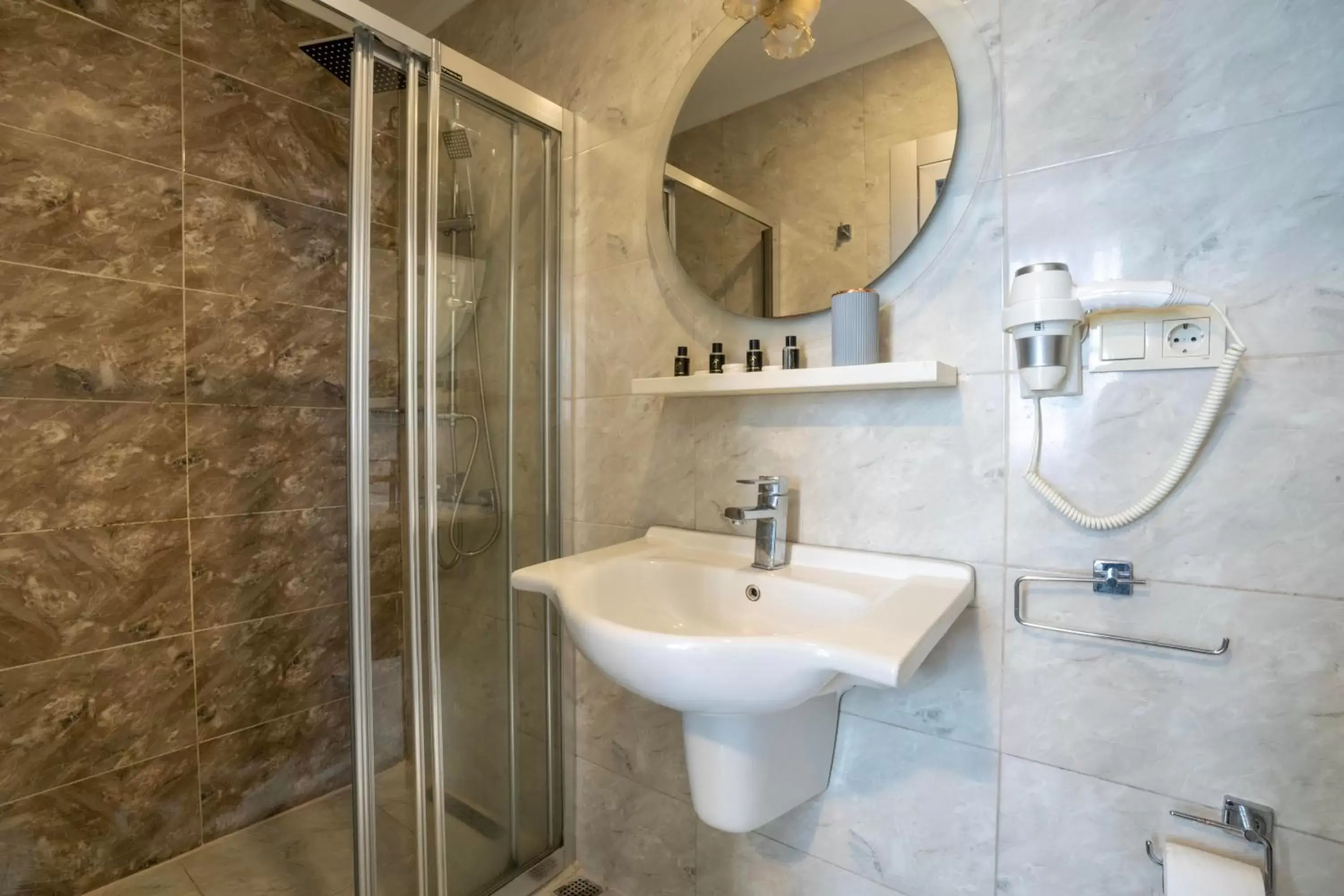 Shower, Bathroom in Valide Hotel