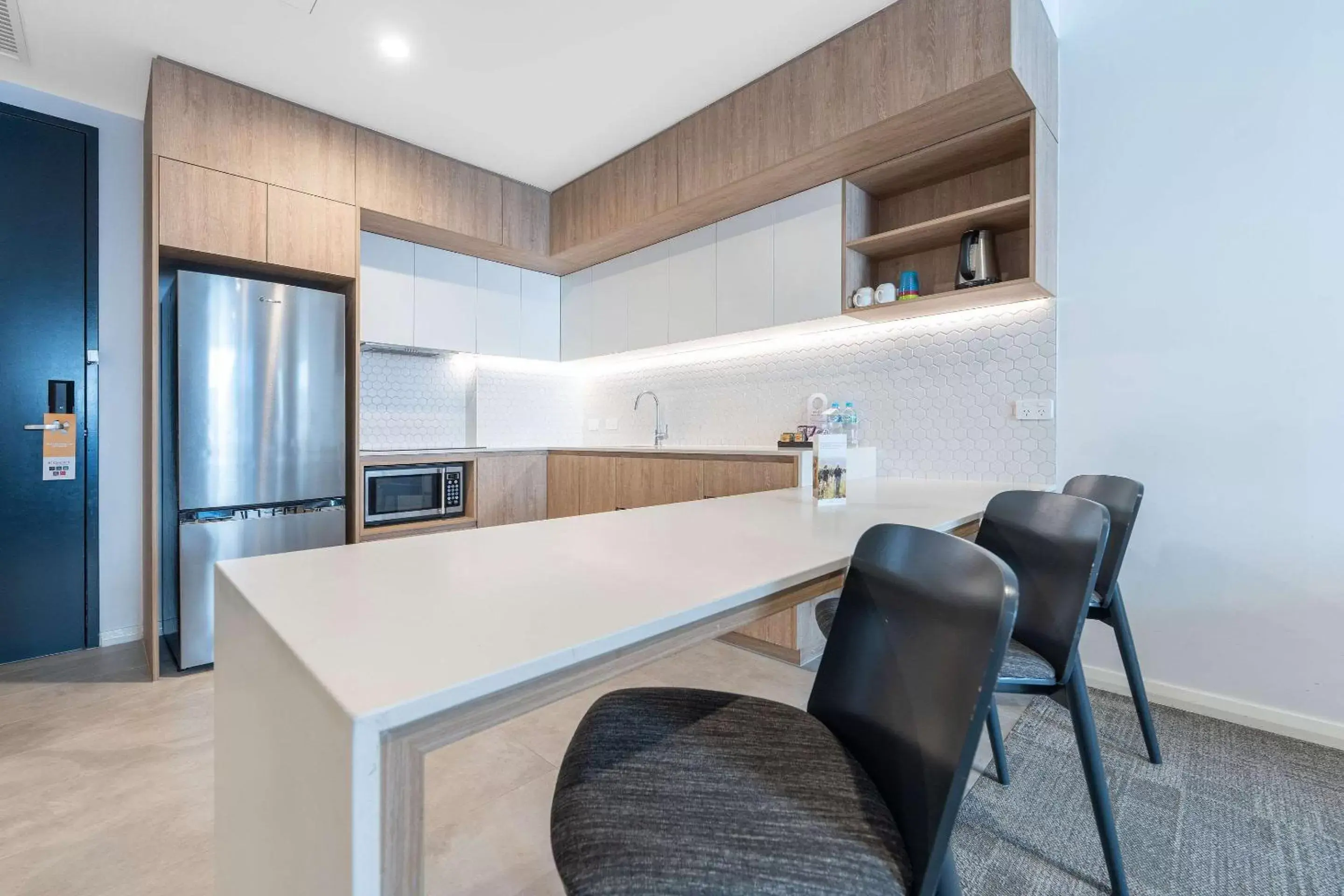 Bedroom, Kitchen/Kitchenette in Ingot Hotel Perth, Ascend Hotel Collection
