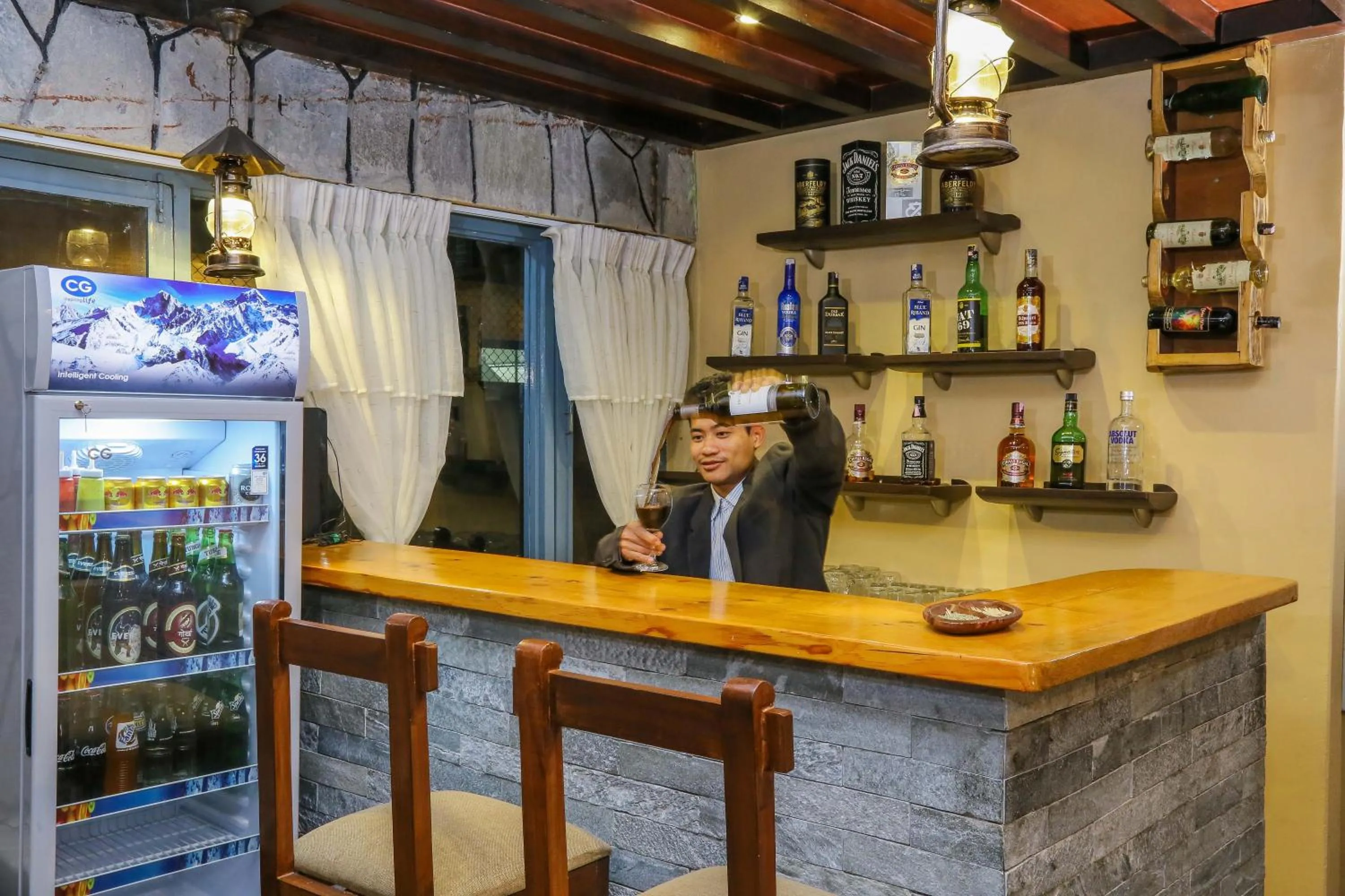 Food and drinks in Hotel Silver Oaks Inn