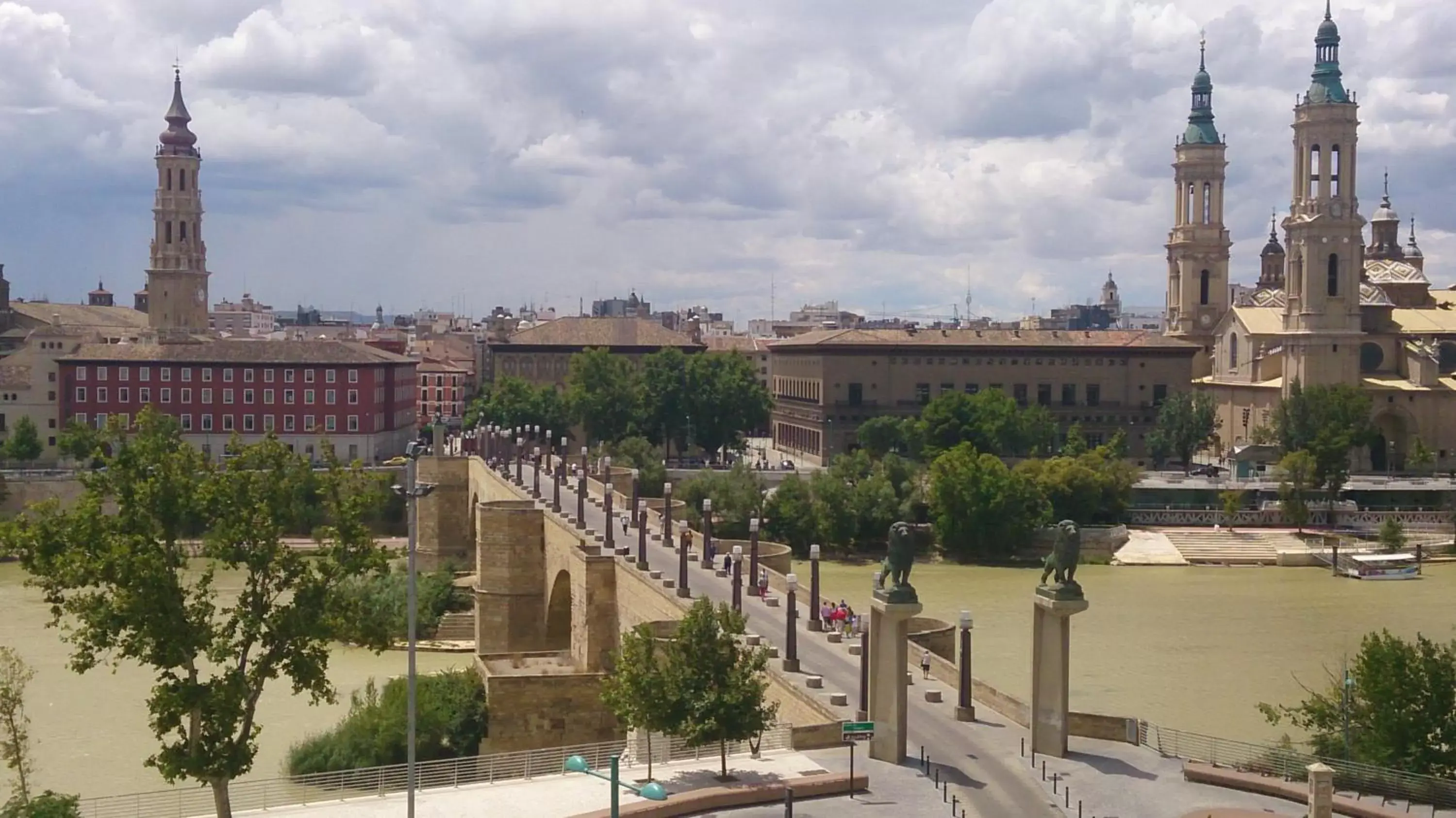 Facade/entrance in B&B HOTEL Zaragoza Centro Facade/entrance in B&B HOTEL Zaragoza Centro