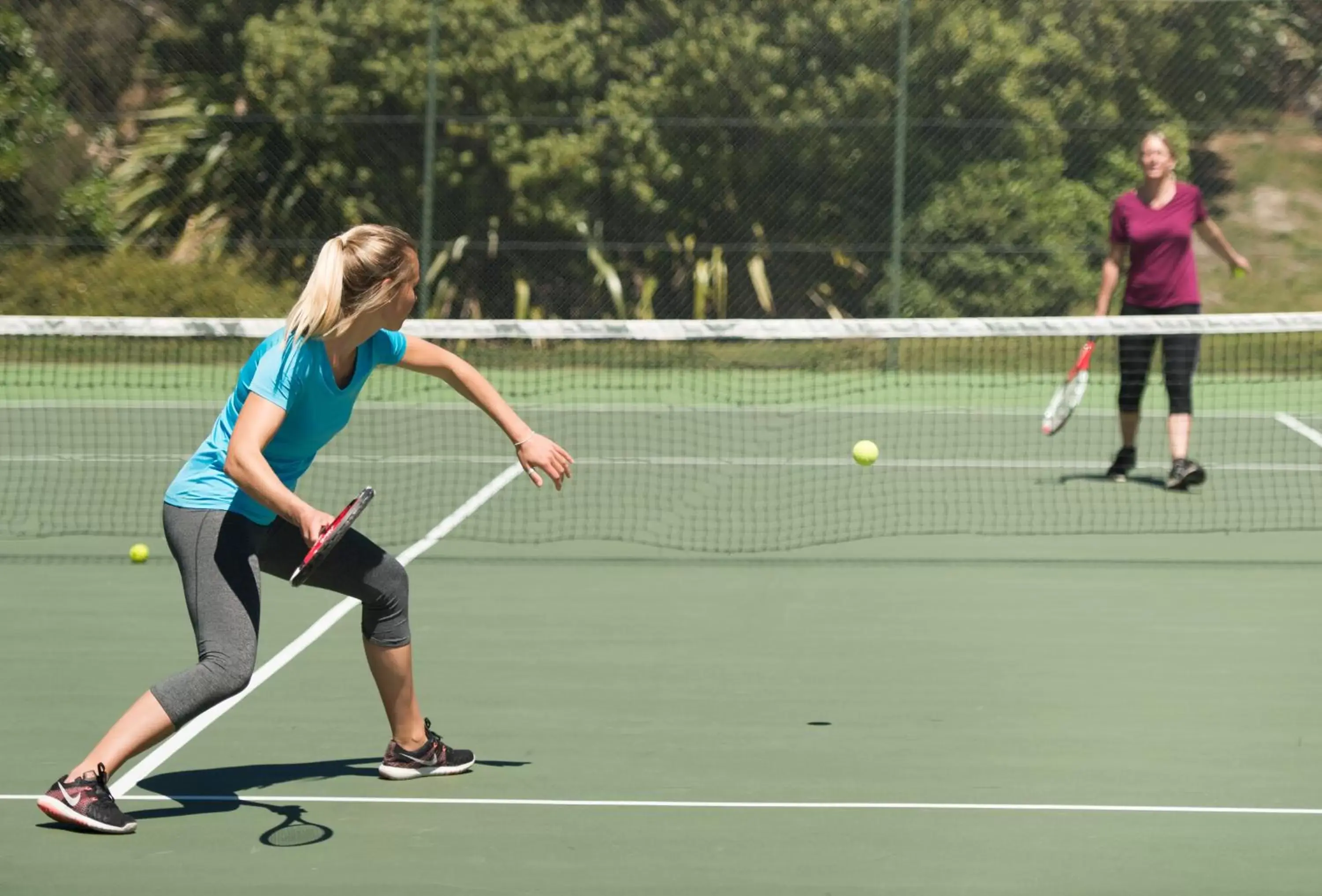 Tennis court in Edgewater Hotel