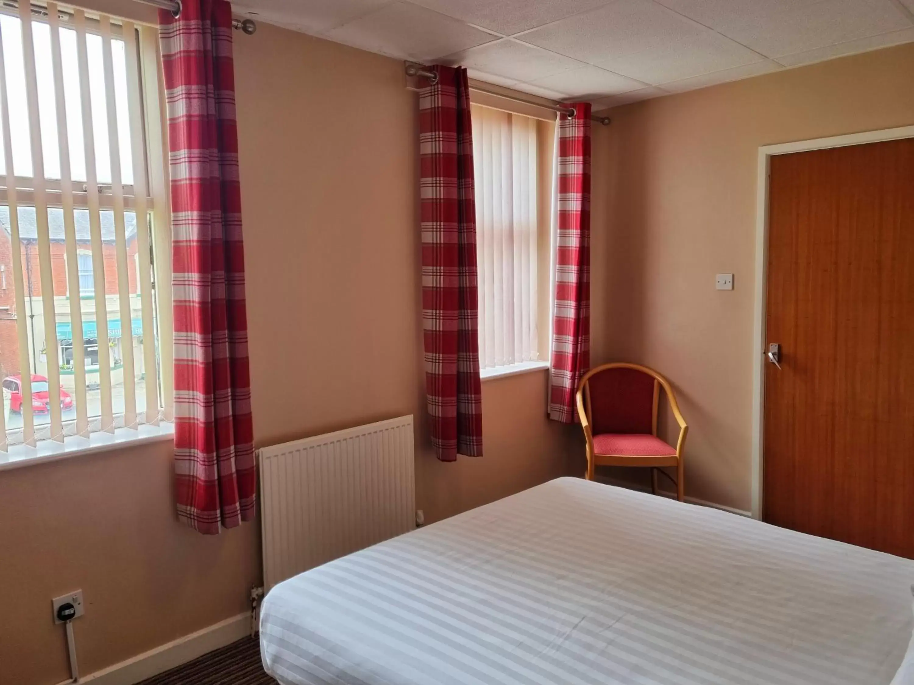 Photo of the whole room, Bed in The Beechfield Hotel
