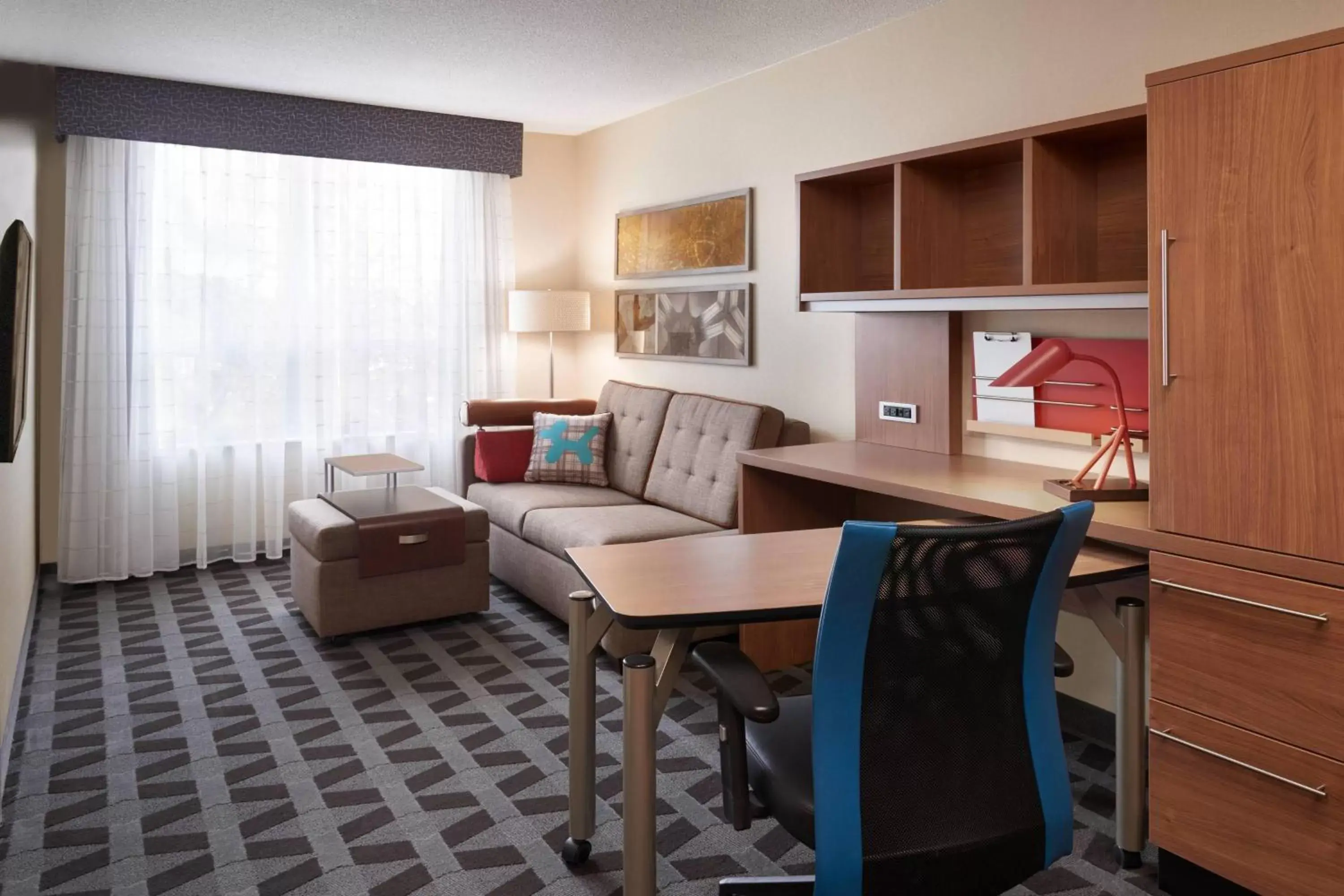 Bedroom, Dining Area in TownePlace Suites by Marriott Windsor