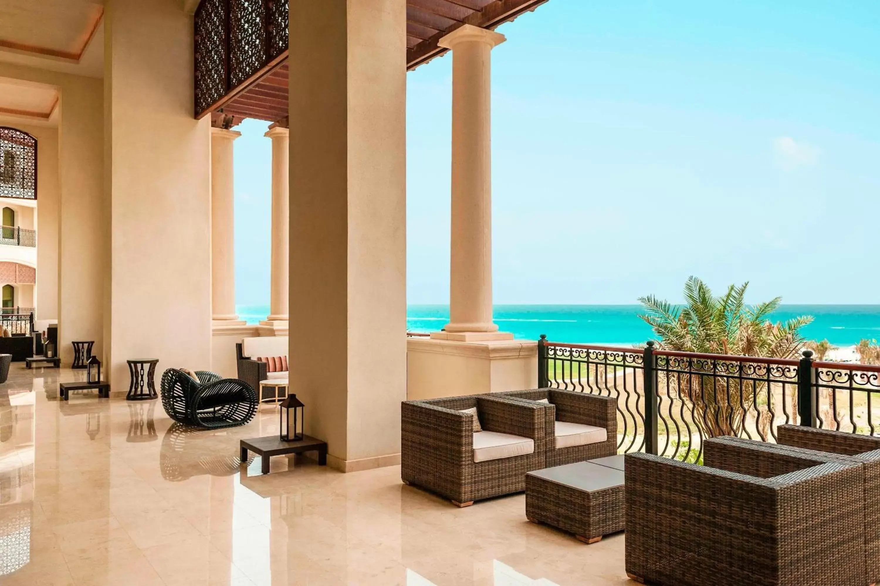 Lounge or bar in The St. Regis Saadiyat Island Resort, Abu Dhabi
