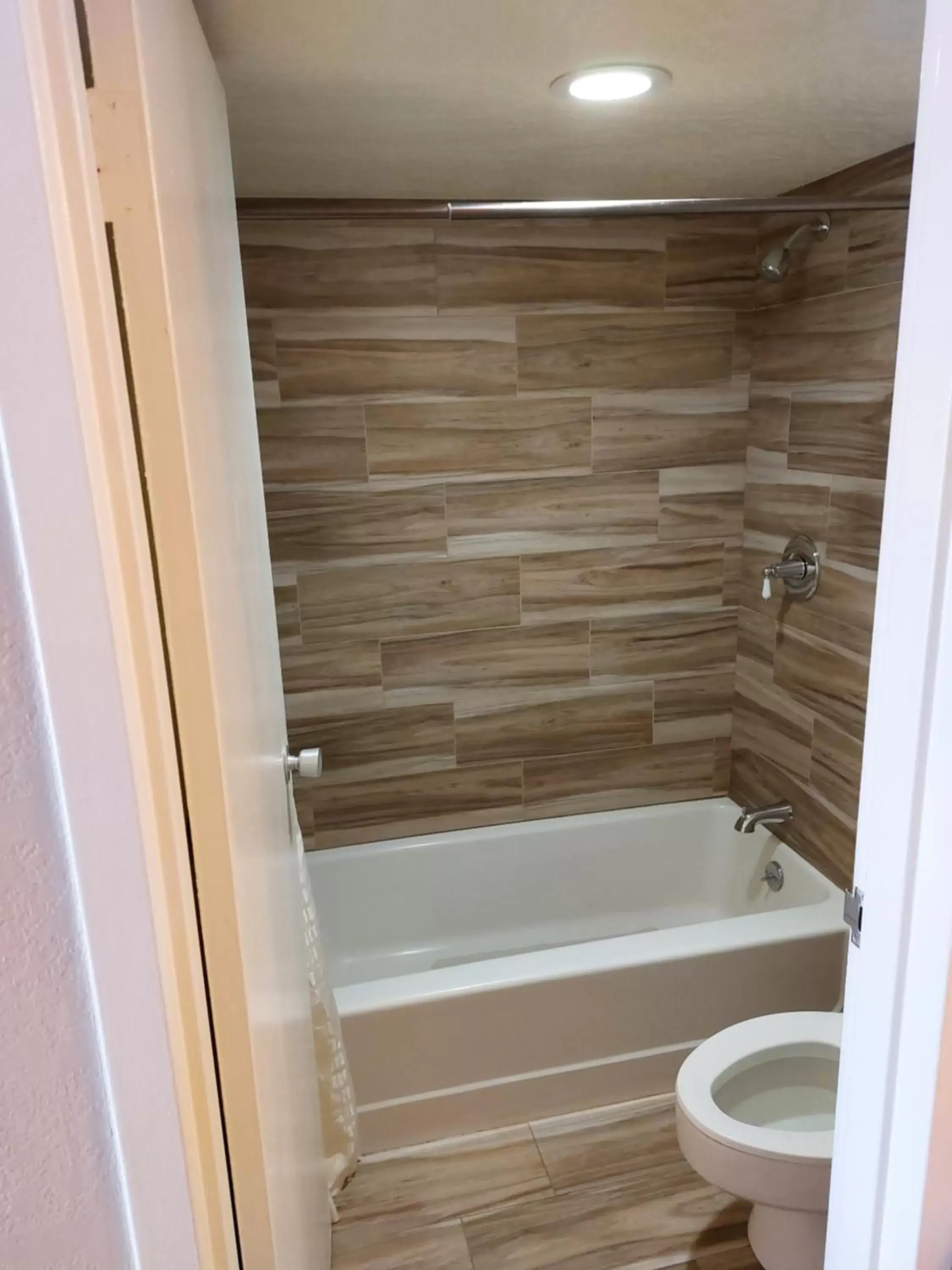 Bathroom in The Lodge at Russell - Russell Inn