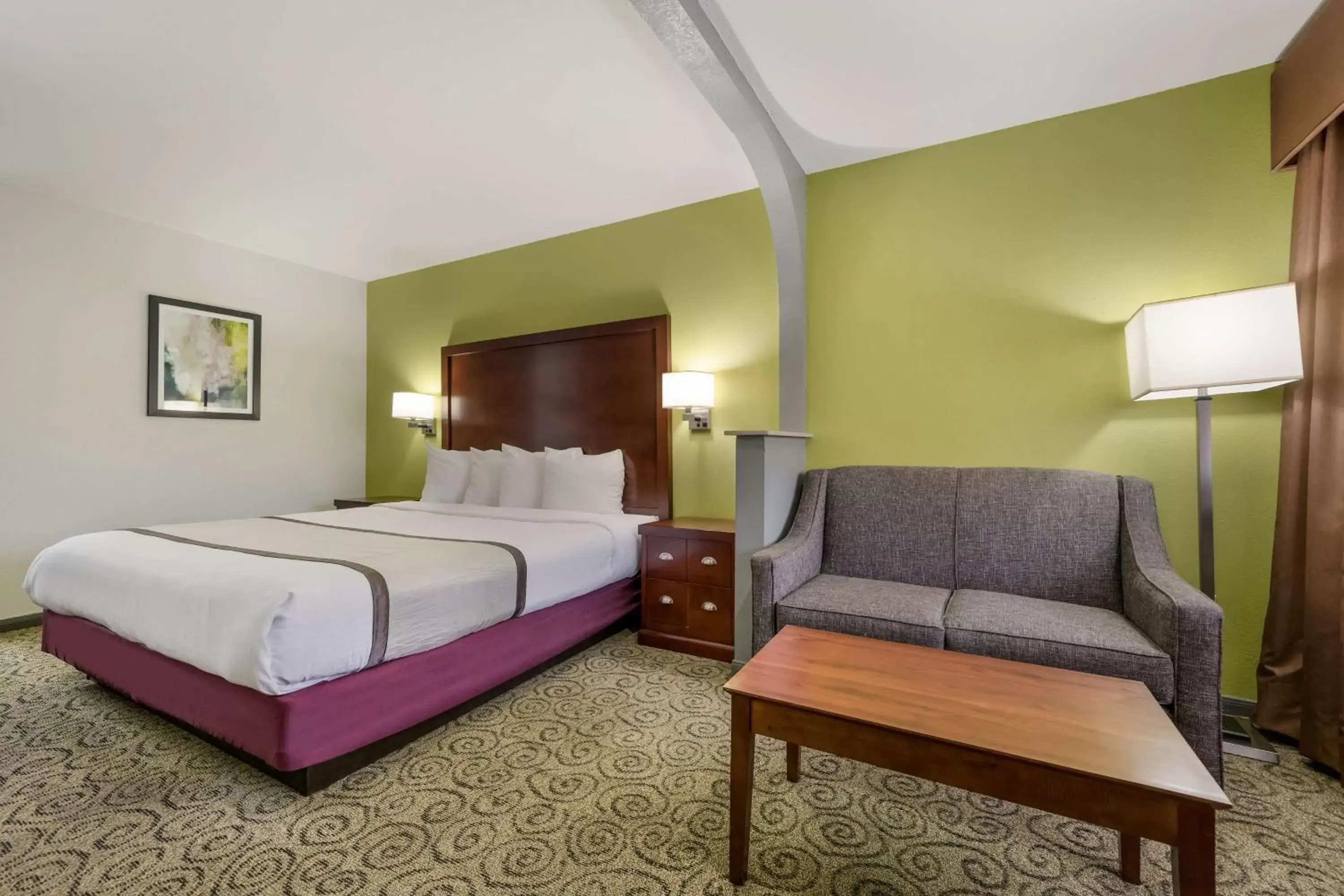 Bedroom, Bed in SureStay Hotel by Best Western Deer Park