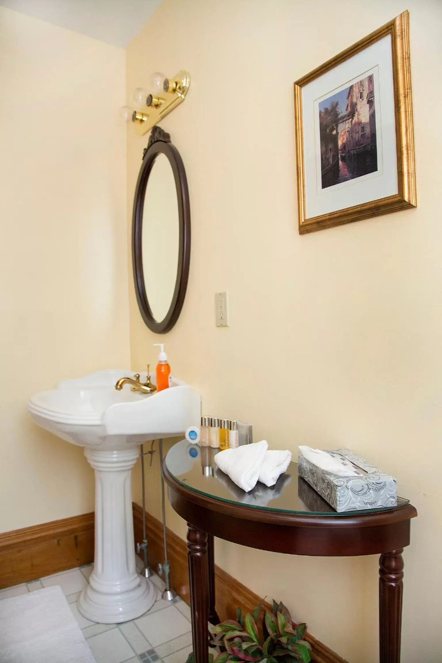 Bathroom in Glynn House Inn