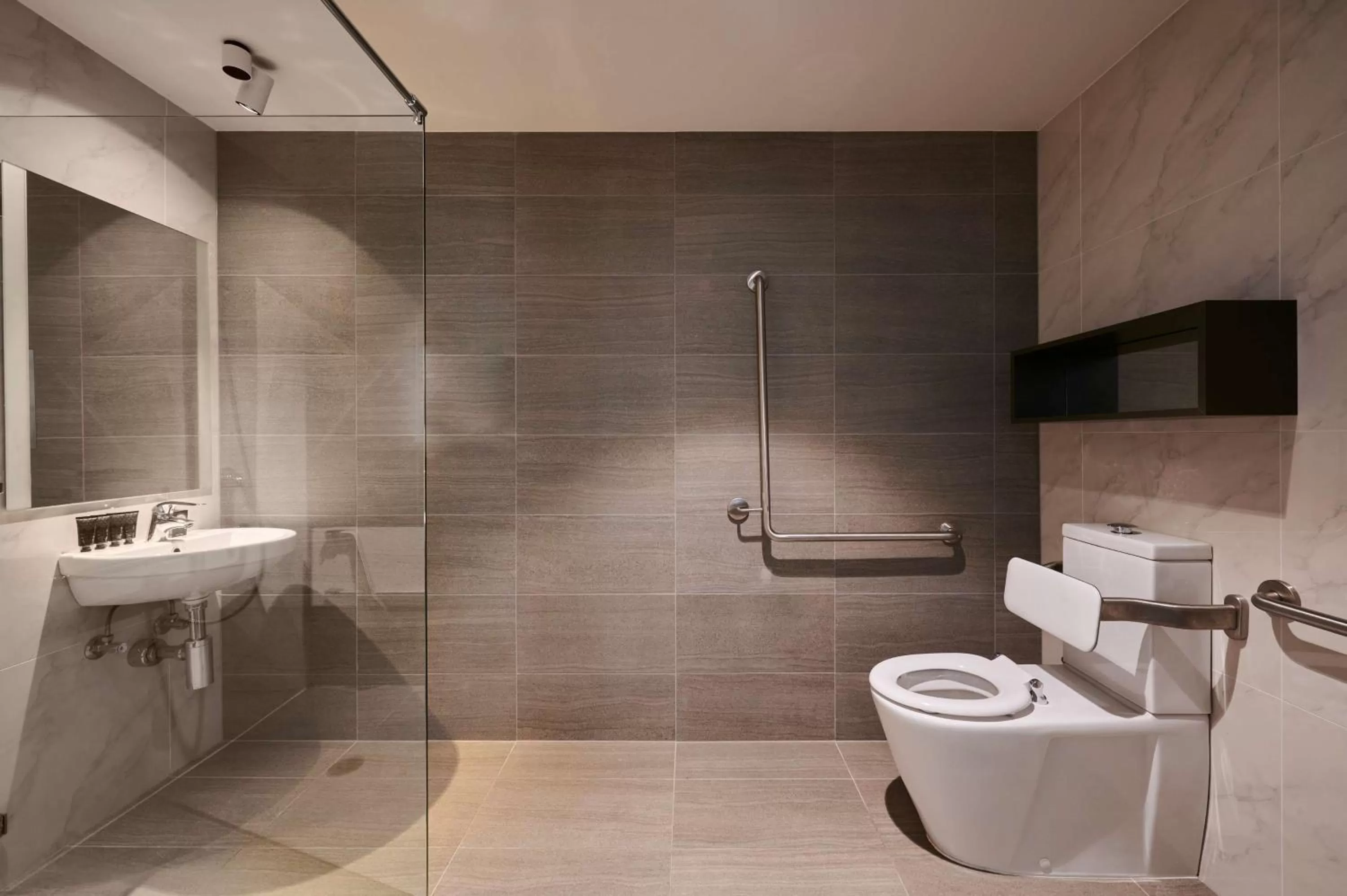 Bedroom in Hotel Kurrajong Canberra