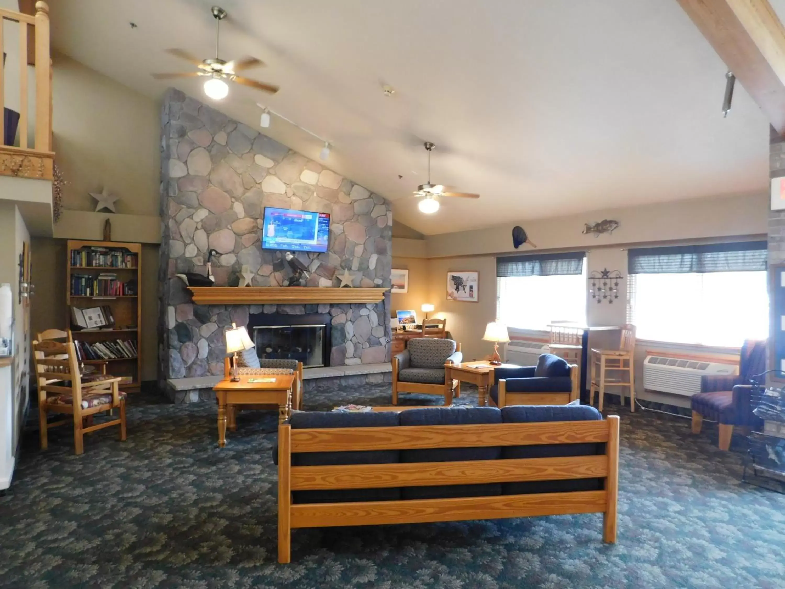 Lobby or reception in AmericInn by Wyndham Oscoda Near AuSable River