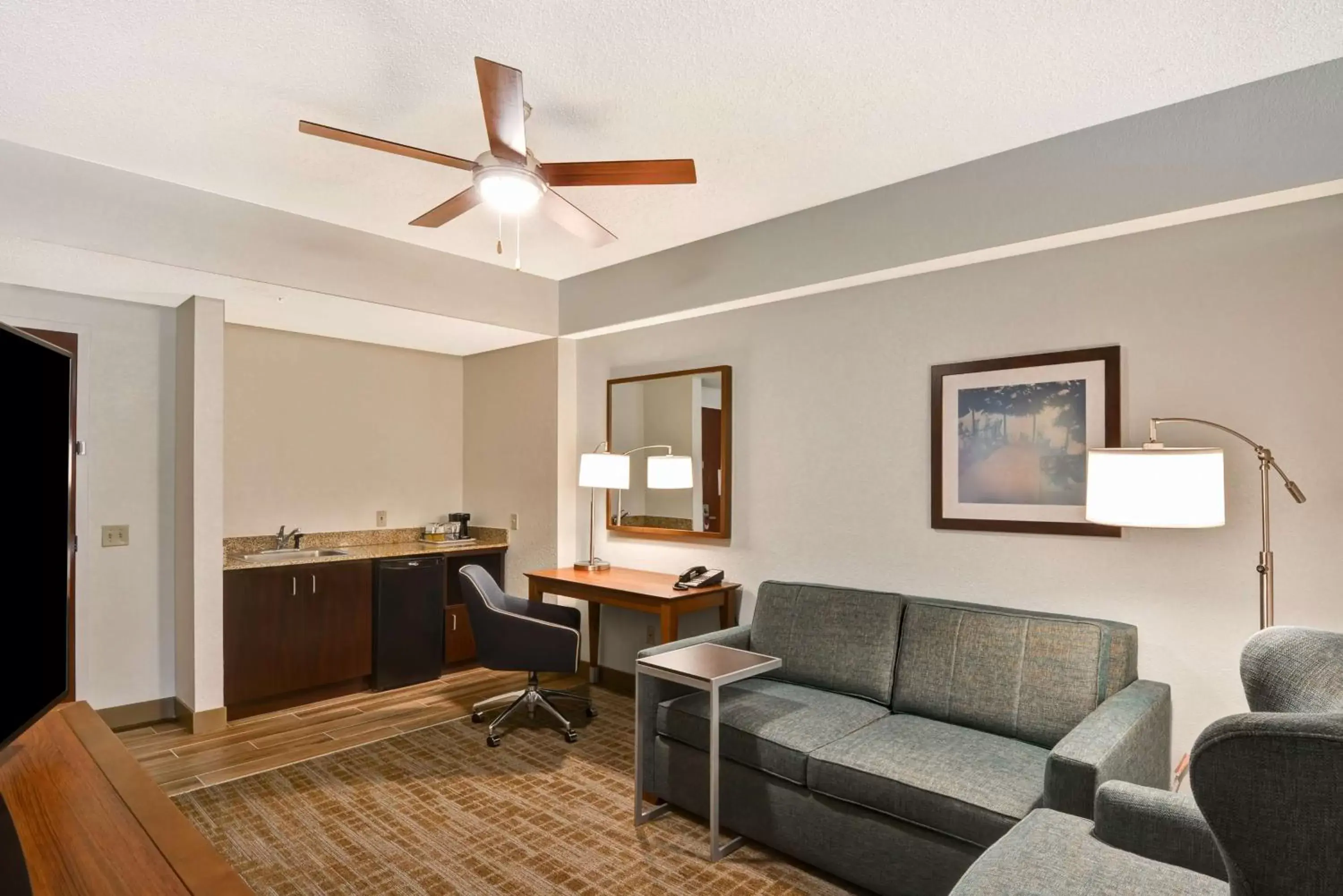 Bedroom, Seating Area in Hampton Inn Palm Beach Gardens