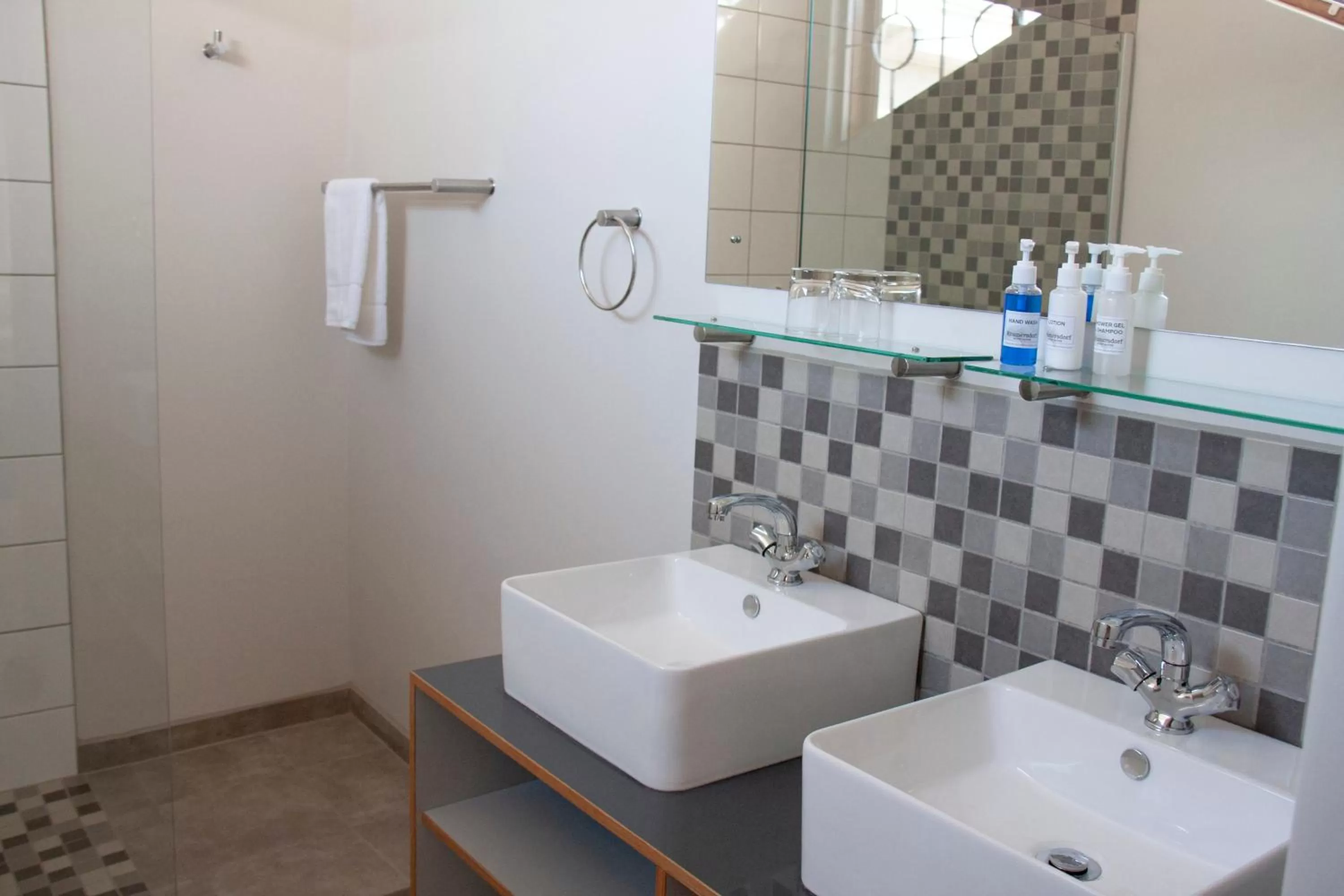 Shower, Bathroom in Kramersdorf Guesthouse