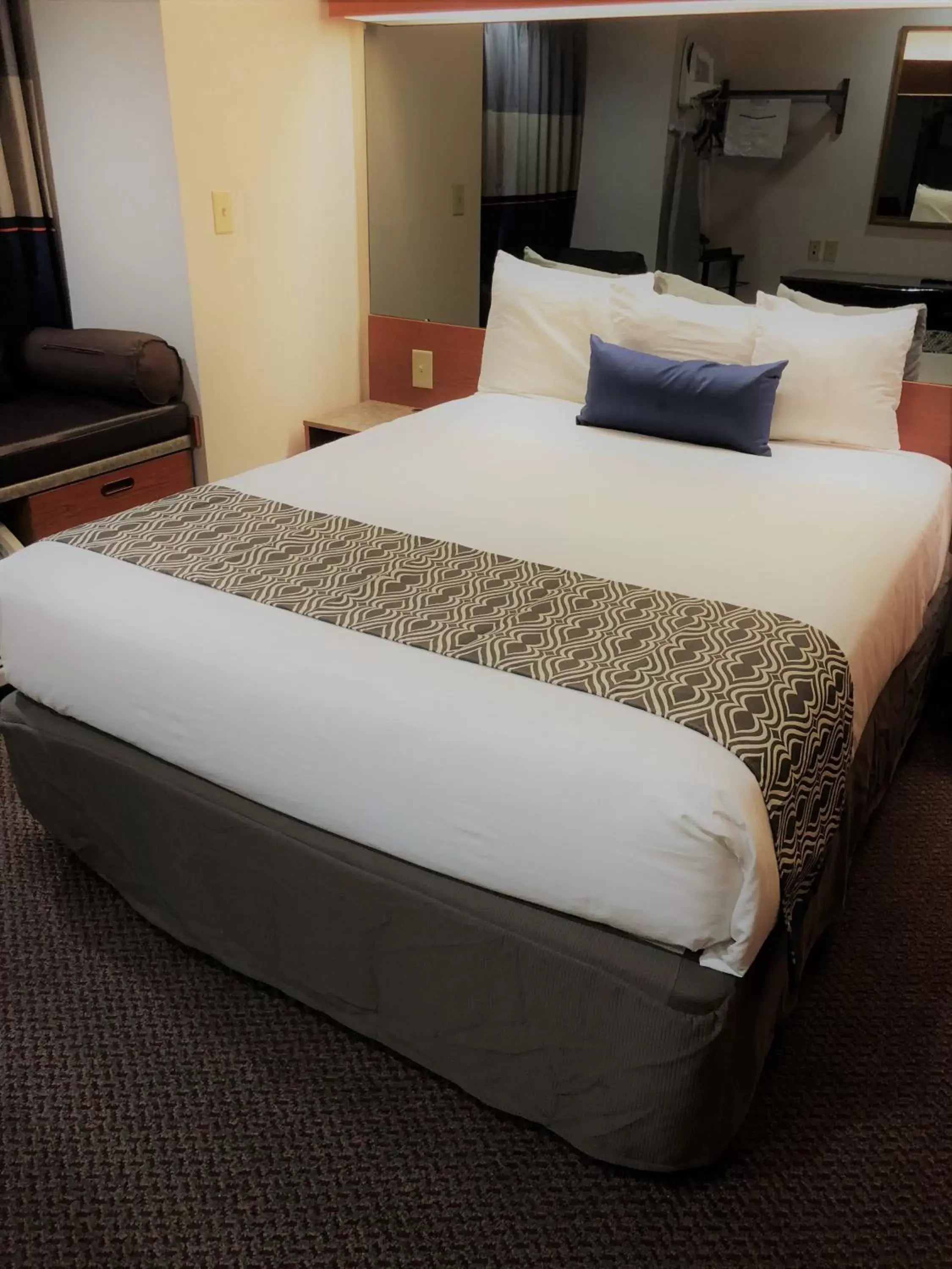 Bed in Microtel Inn & Suites by Wyndham Augusta/Riverwatch