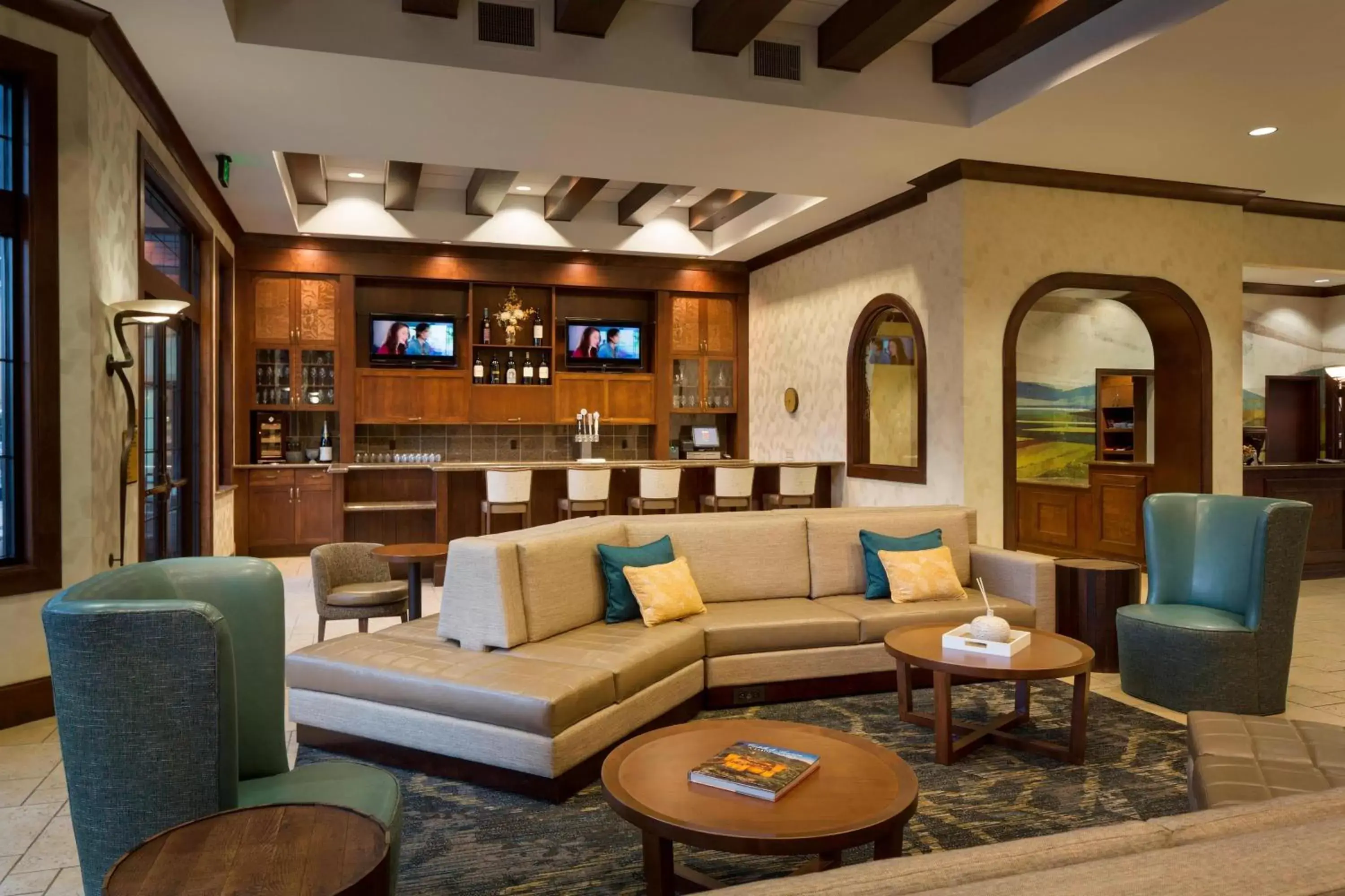 Lounge or bar, Seating Area in SpringHill Suites Napa Valley